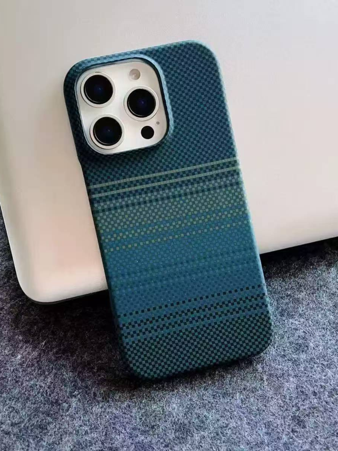 MagSafe bilan iPhone 11-17 Pro Pro Max  iPhone 17 va iPhone 18 uslubidagi g‘iloflar