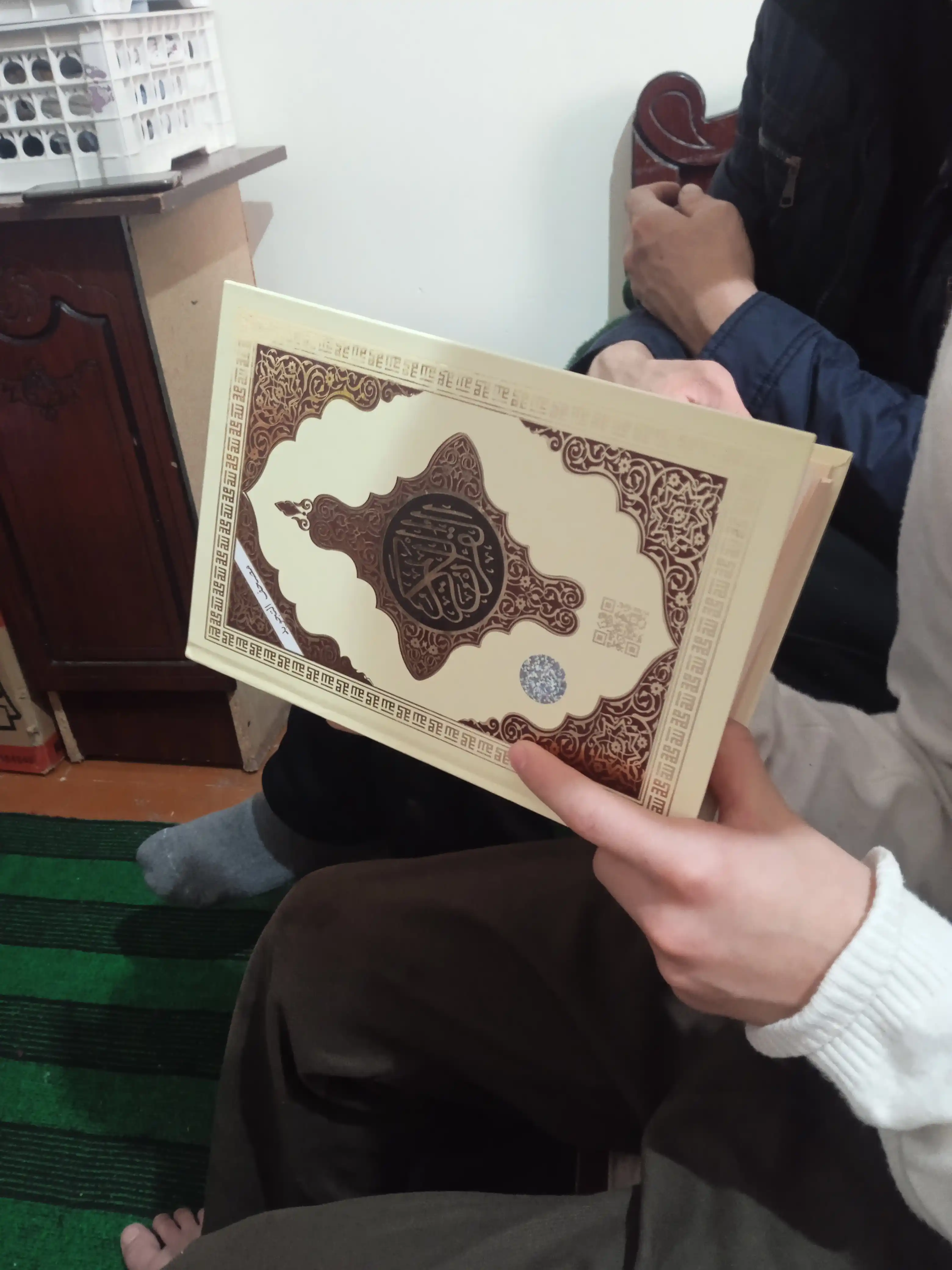 Qur'oni Karim, arab tilida, tajvidli musxaf, muqovasi charmdan, sovg'a uchun