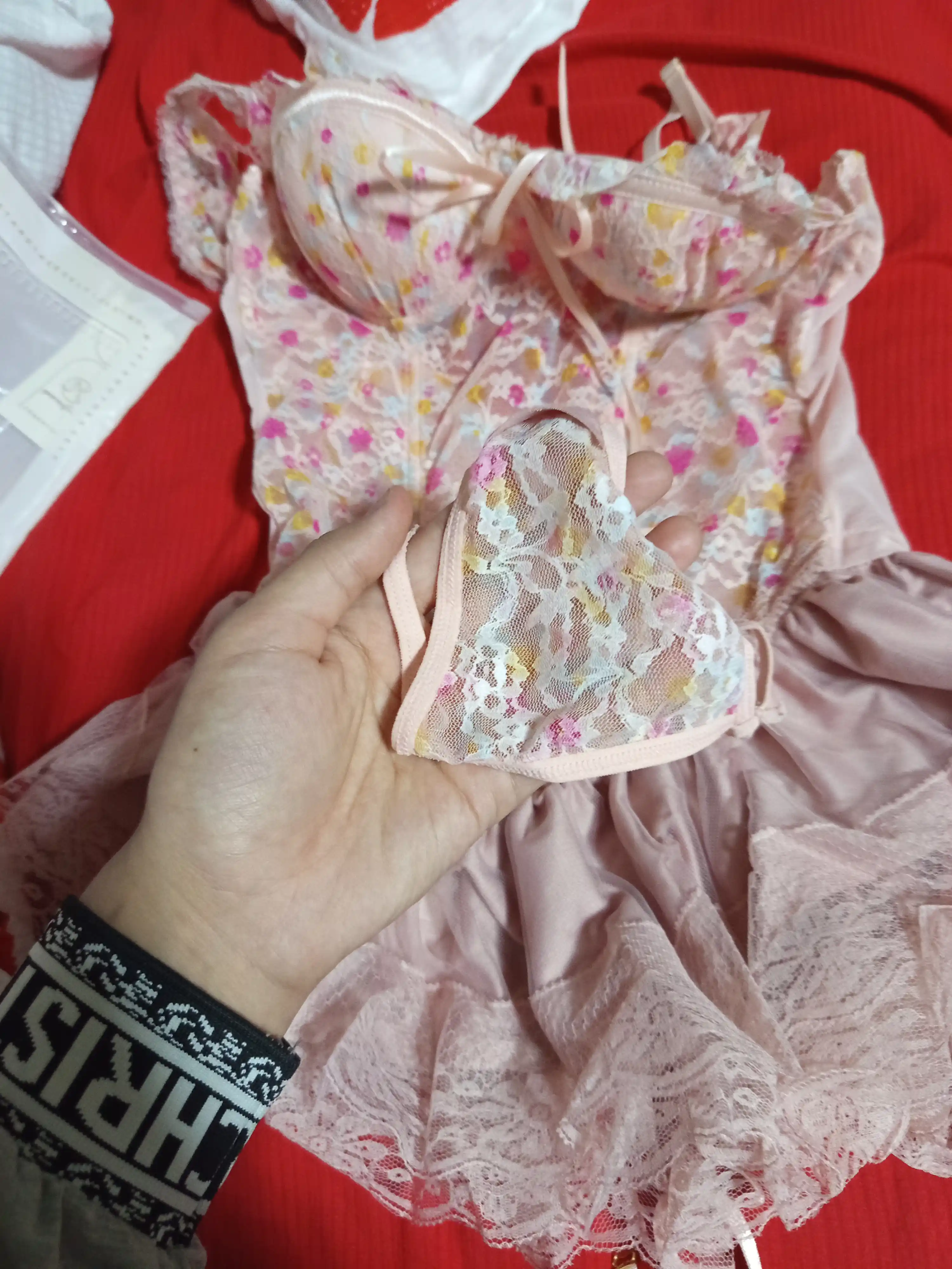 Ayollar penyuari, kalta, to‘rli
