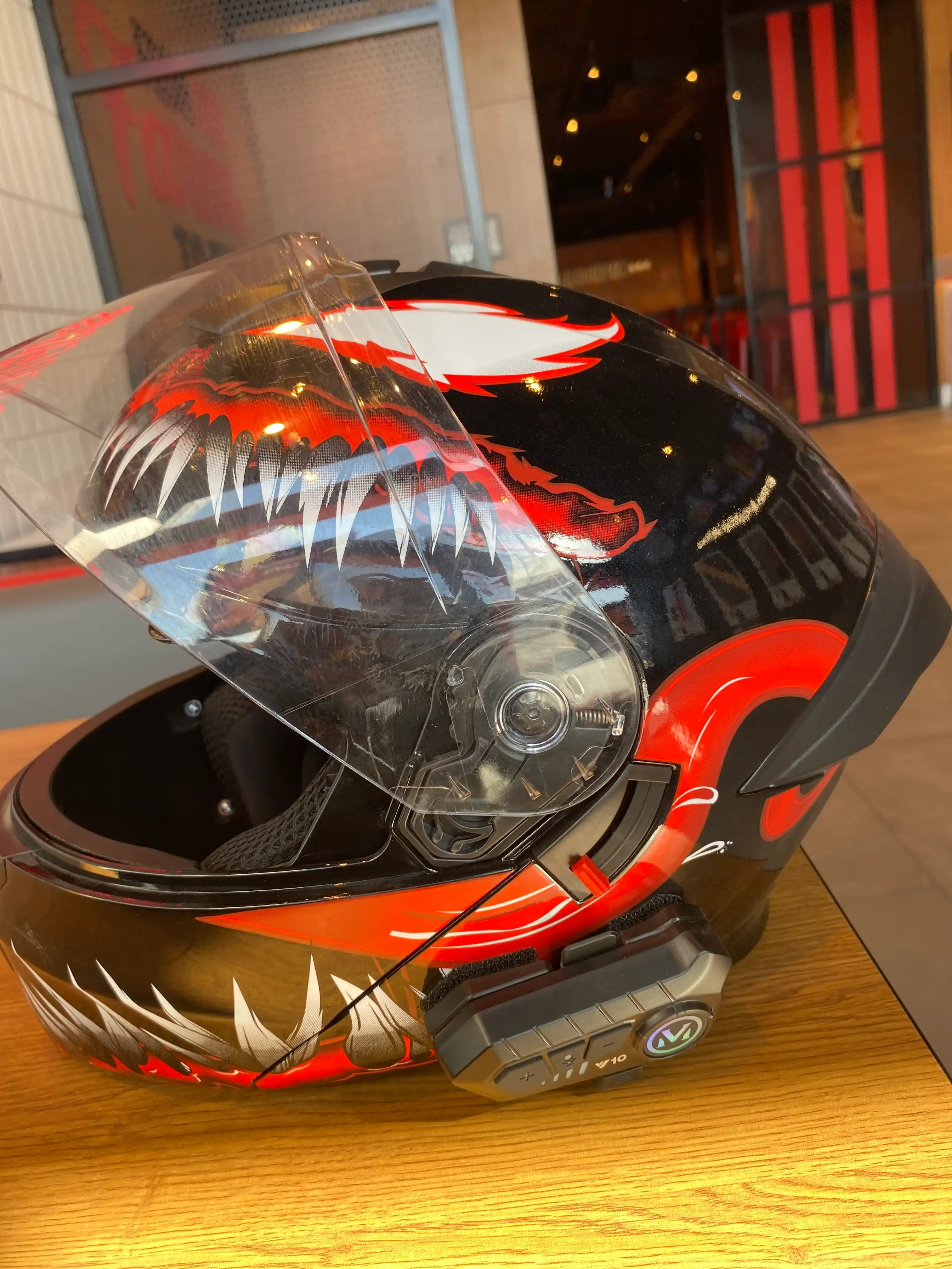 Skuter va moped uchun shlem