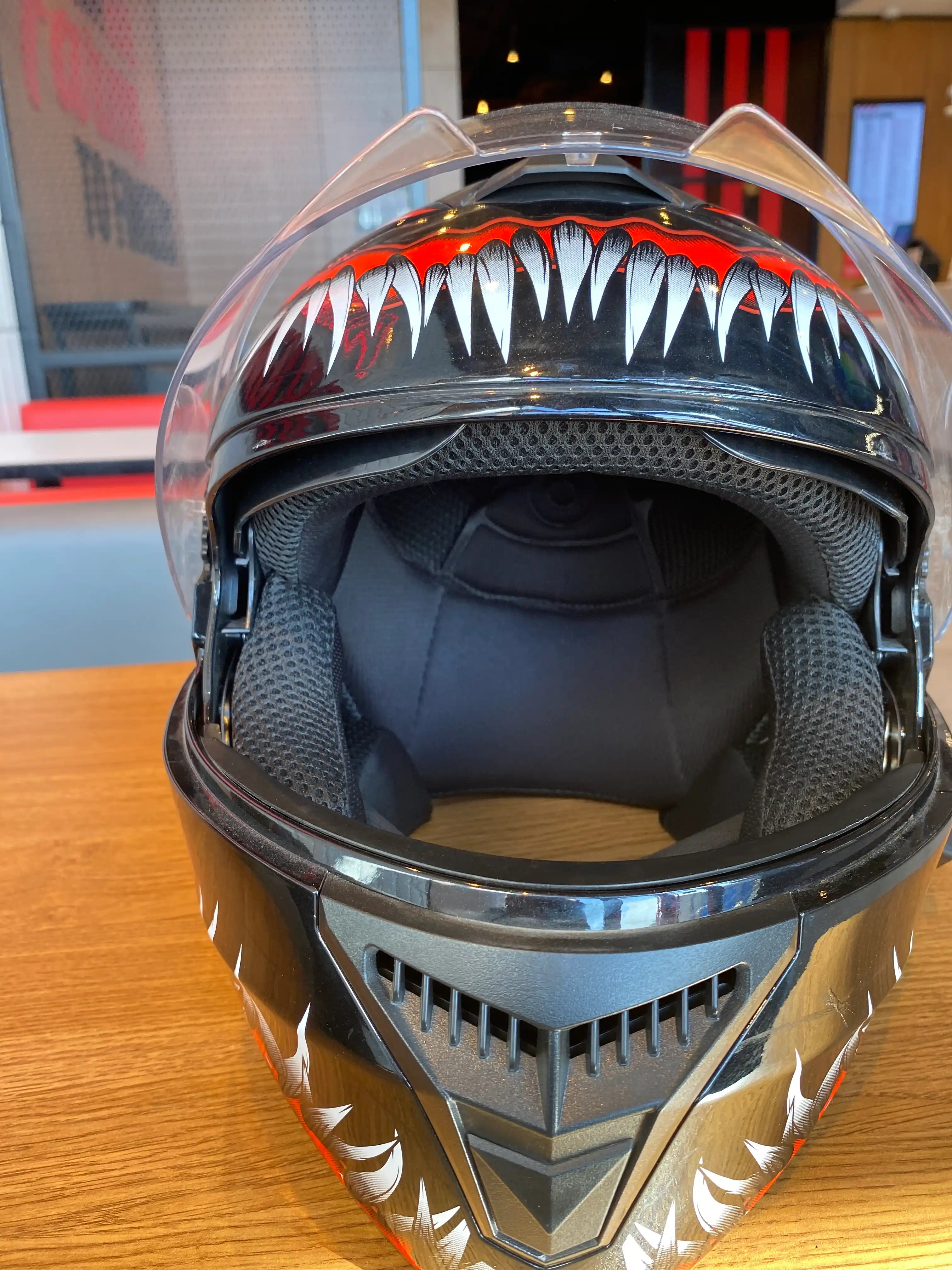 Skuter va moped uchun shlem