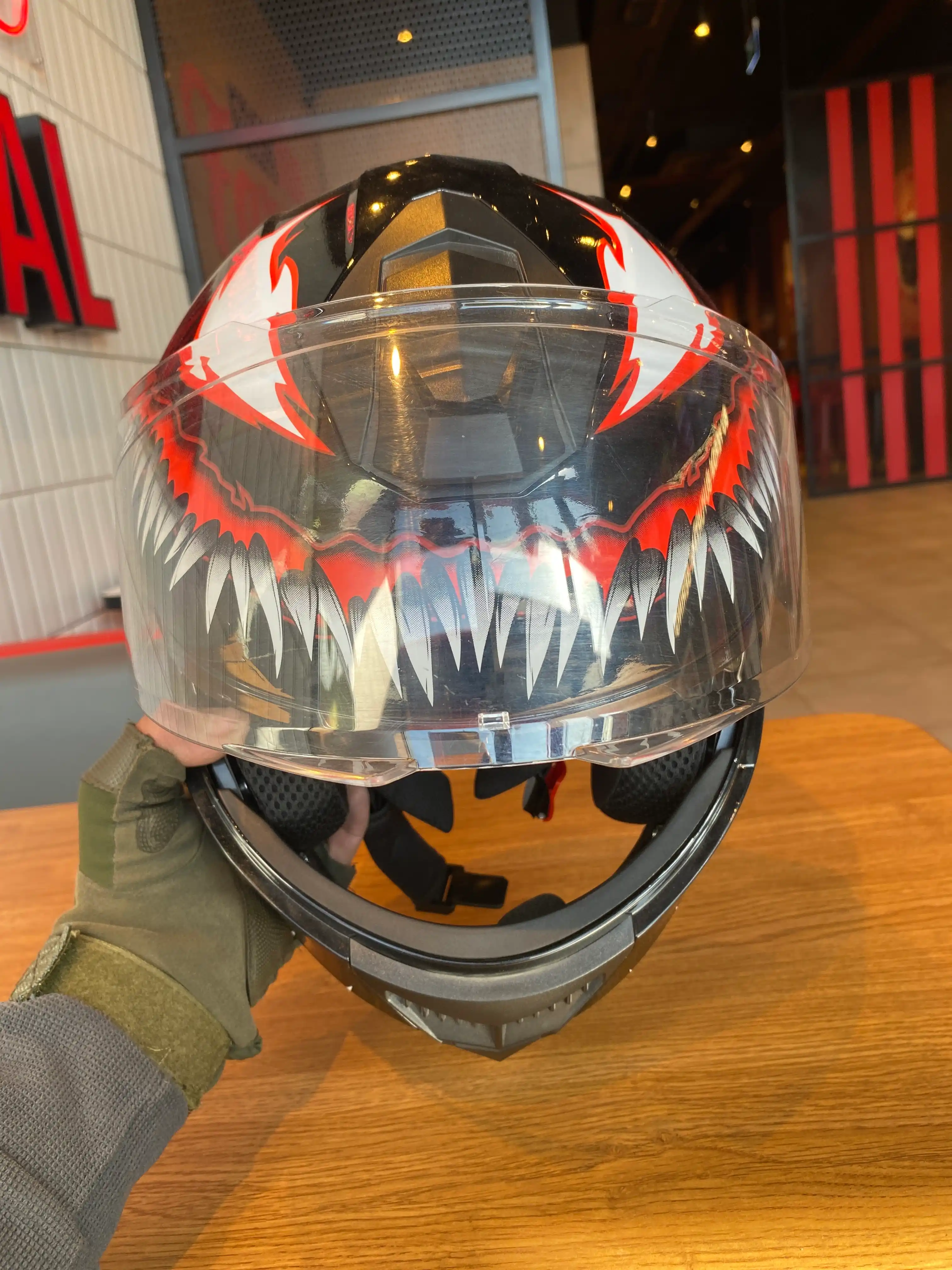 Skuter va moped uchun shlem