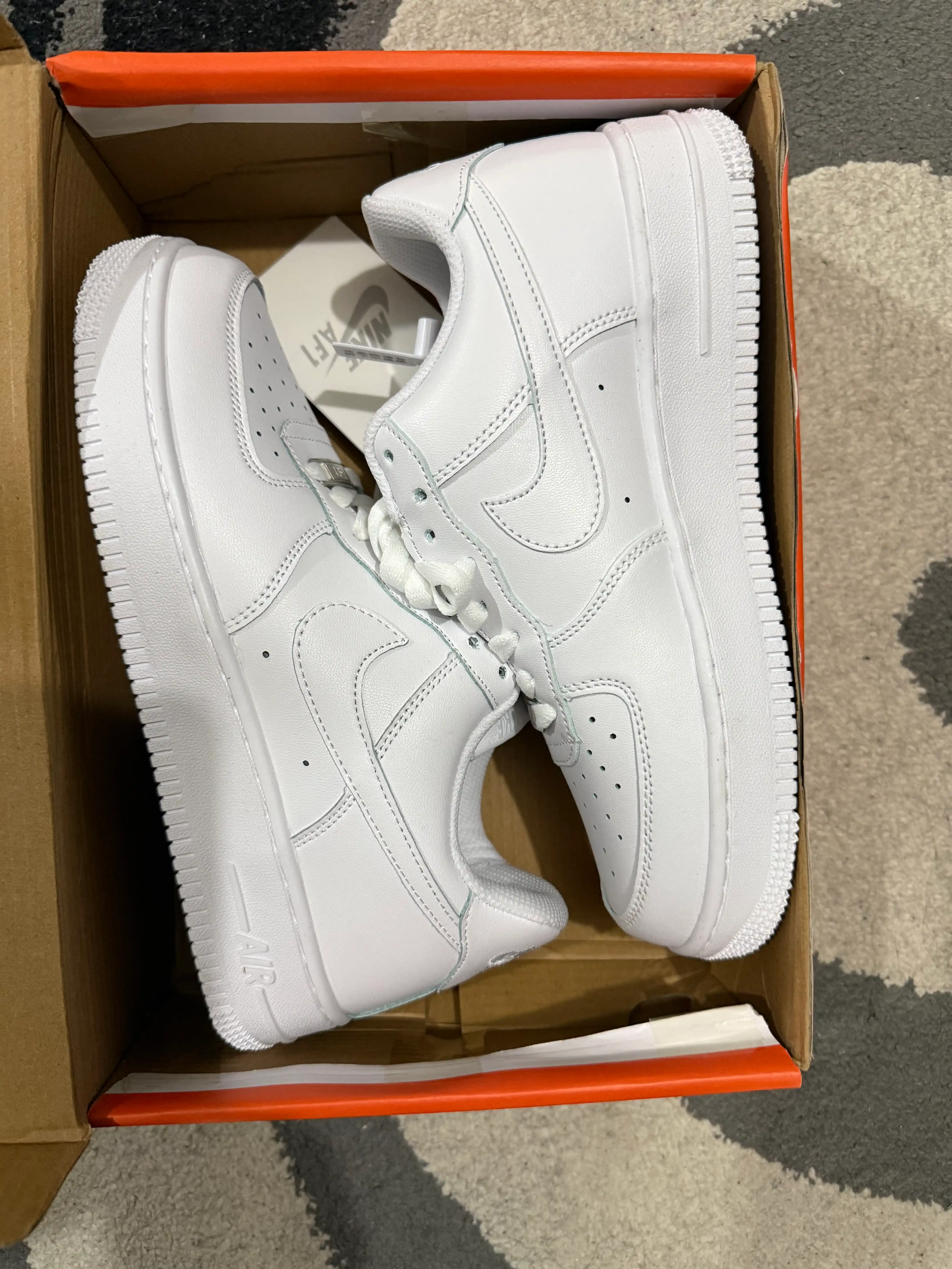Nike Air Force erkaklar krossovklari