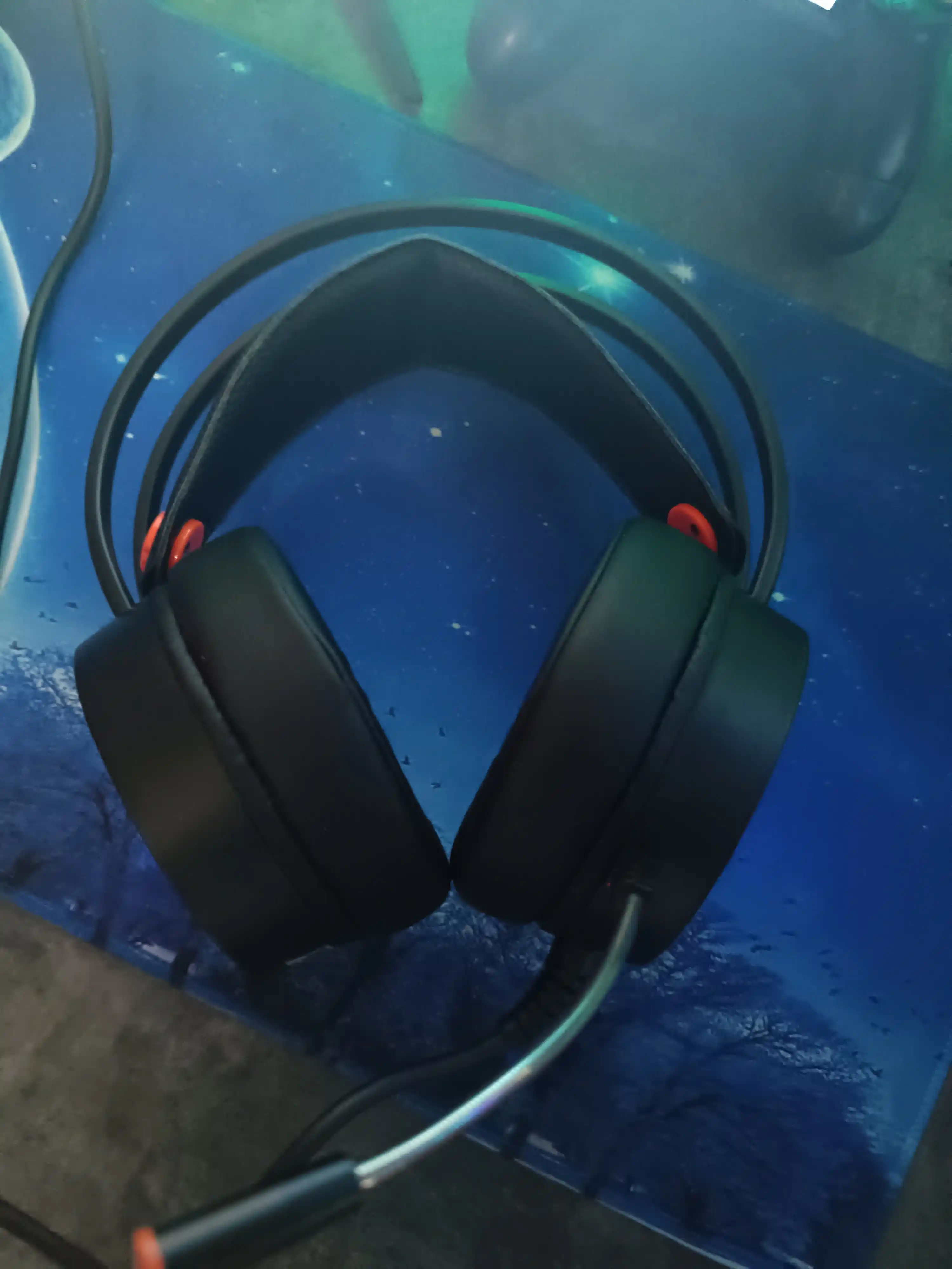 O'yin simli quloqchinlar CANYON Interceptor GH-8A, RGB yoritgich bilan