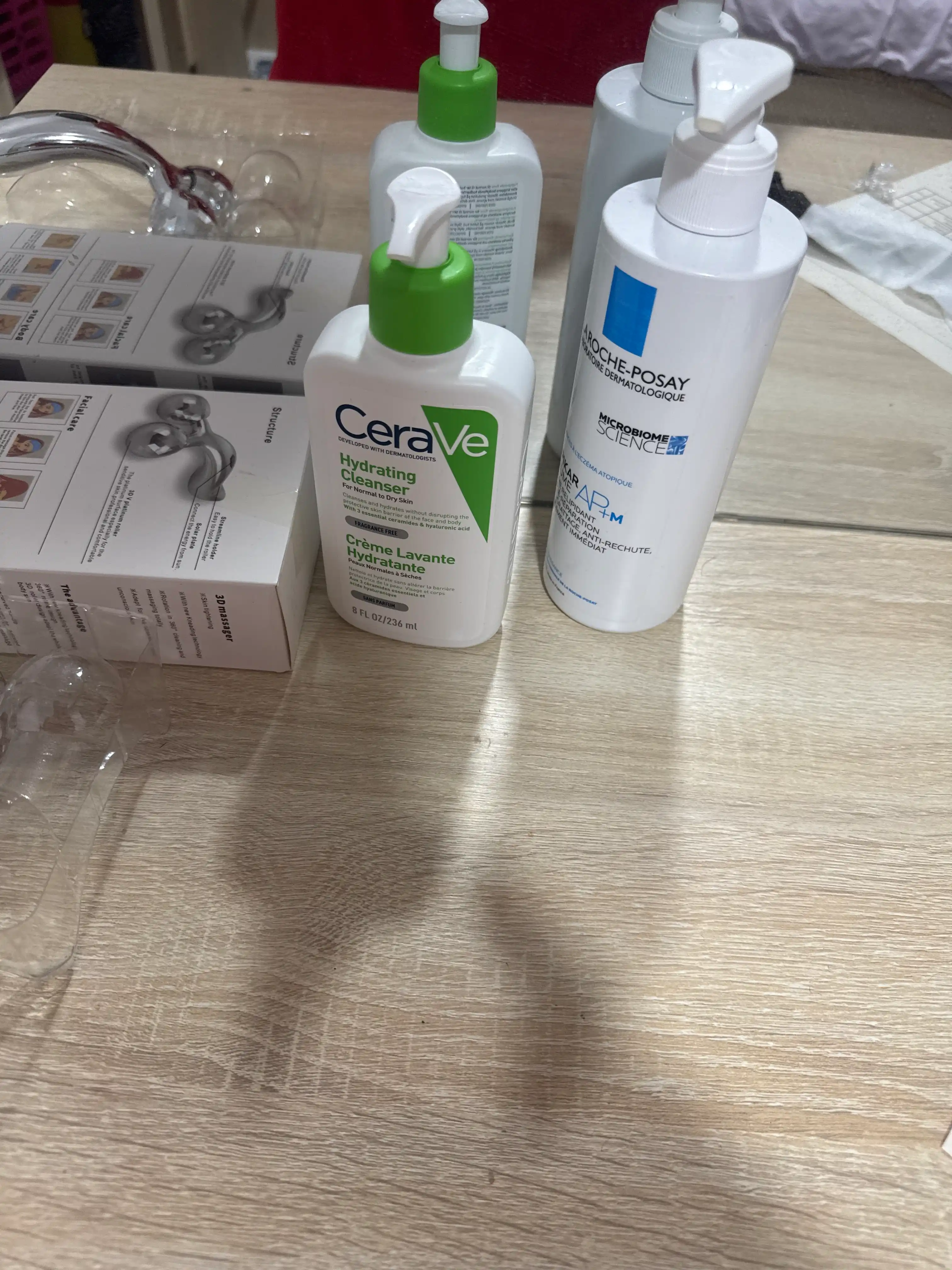 CeraVe Normal va quruq yuz va badan terisi uchun namlantiruvchi tozalovchi krem-gel, 236 g