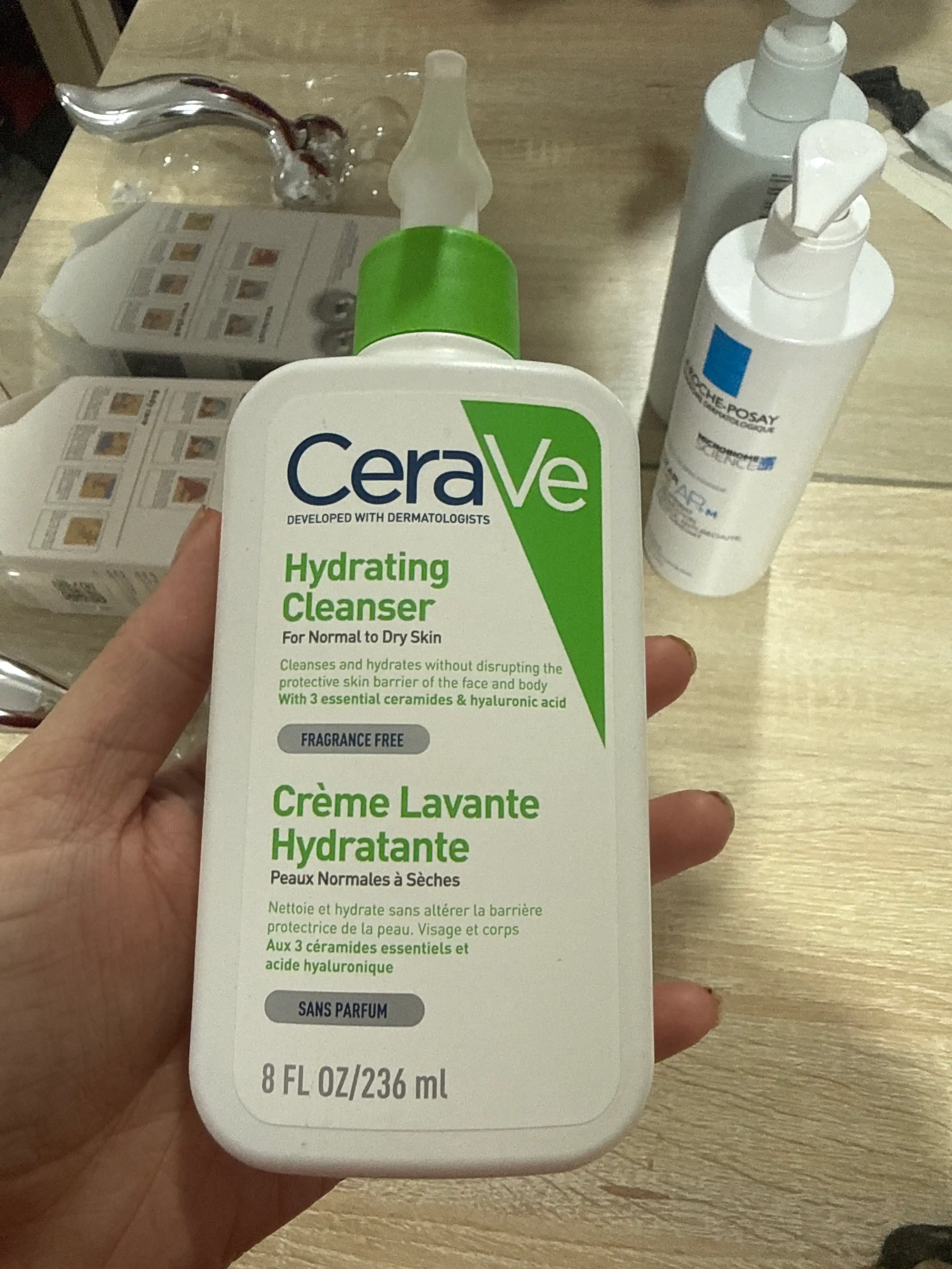 CeraVe Normal va quruq yuz va badan terisi uchun namlantiruvchi tozalovchi krem-gel, 236 g