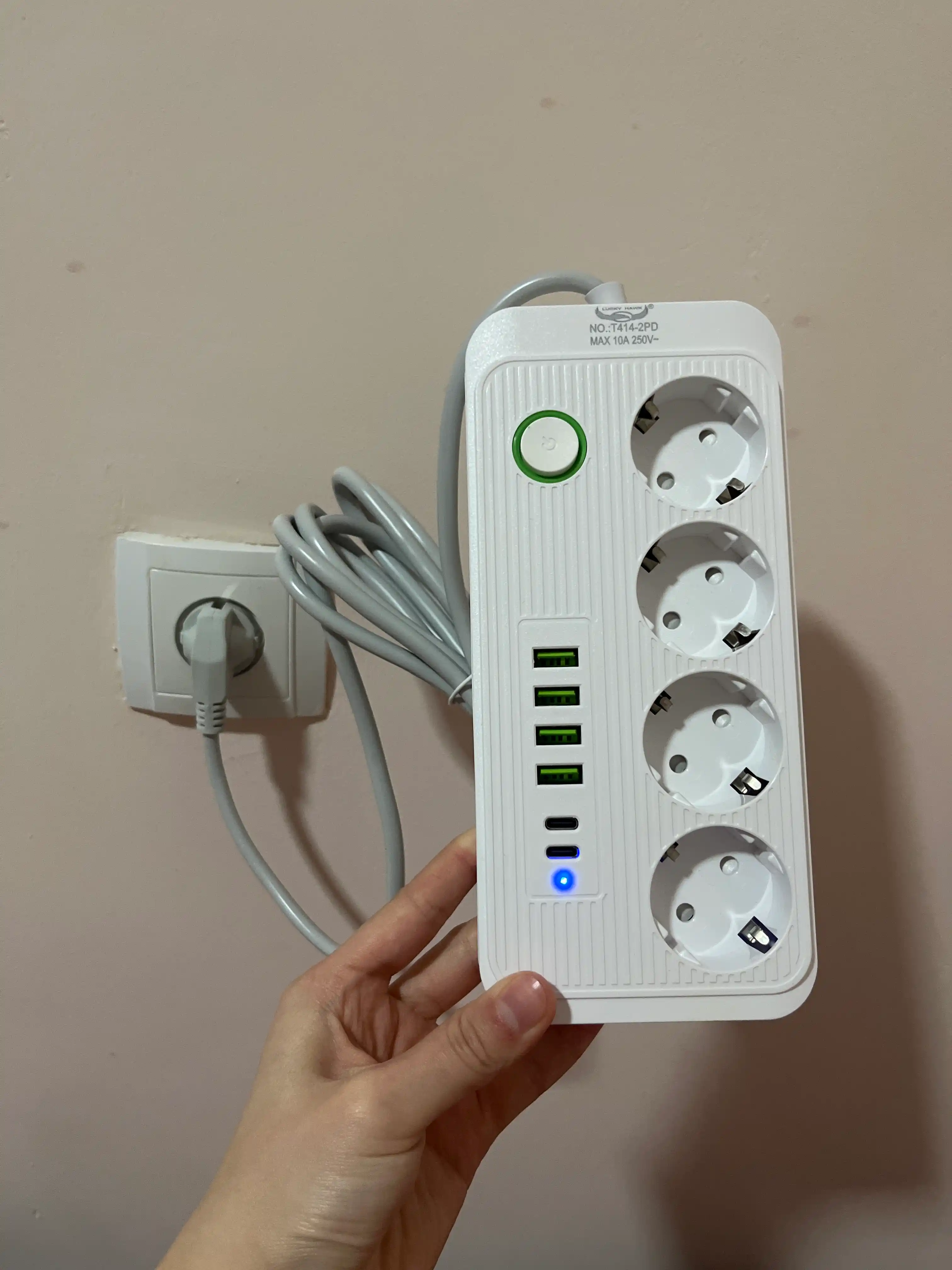 4ta USB va 2ta Type-C portli tarmoq filtri, 4ta rozetka, kabel uzunligi 3m, quvvati 2500Vt