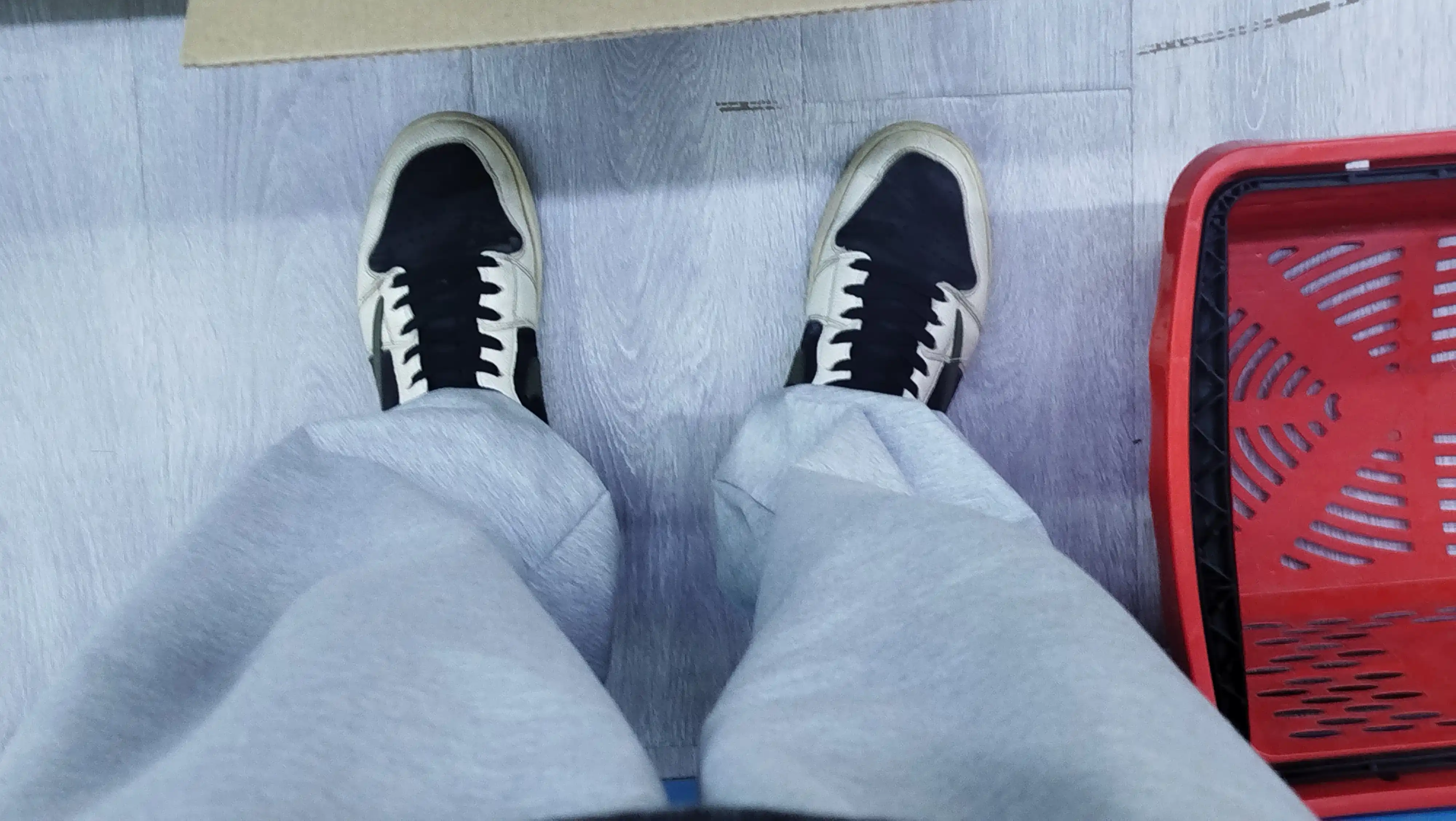 Erkaklar uchun keng joggerlar