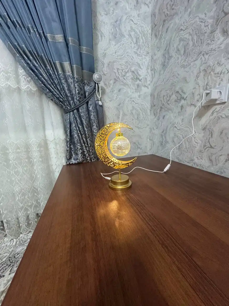 Lampa, chiroq, tungi yoritgich, USB kabelli yoki batareyali yoritgich, chiroq