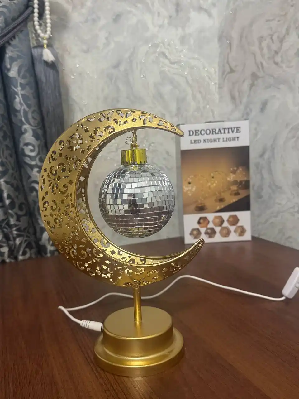 Lampa, chiroq, tungi yoritgich, USB kabelli yoki batareyali yoritgich, chiroq