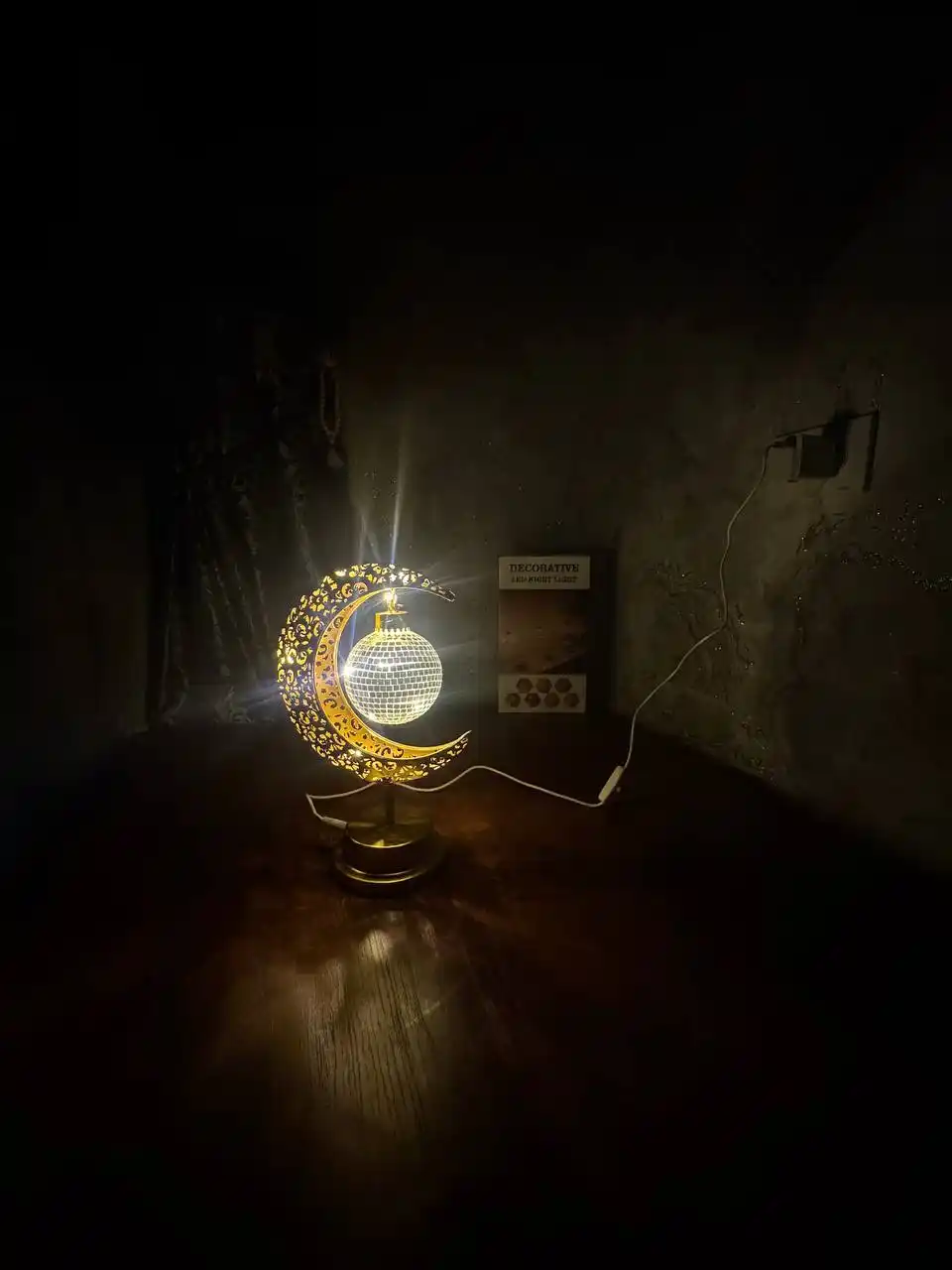 Lampa, chiroq, tungi yoritgich, USB kabelli yoki batareyali yoritgich, chiroq