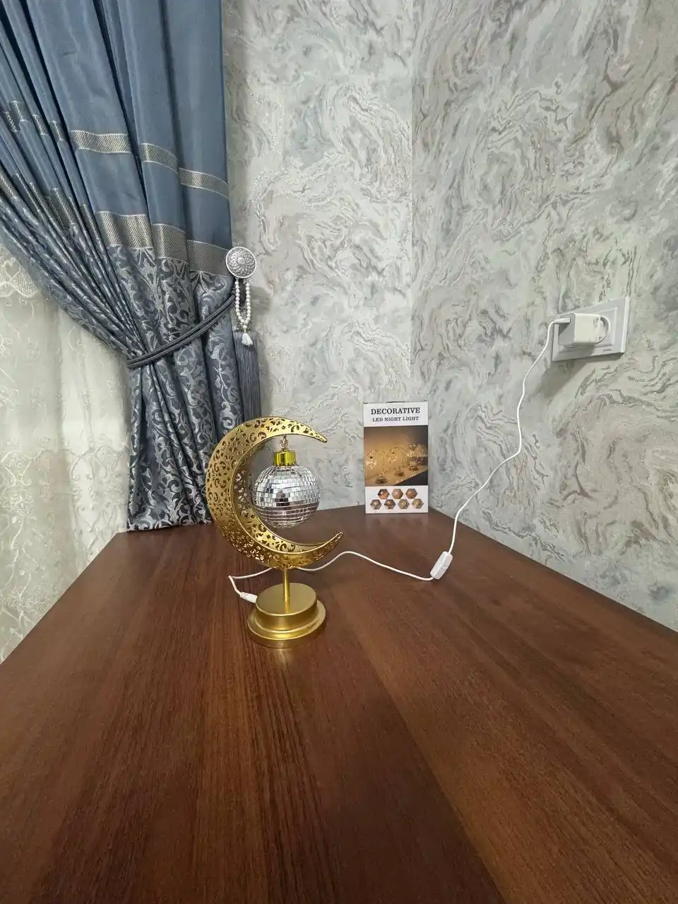 Lampa, chiroq, tungi yoritgich, USB kabelli yoki batareyali yoritgich, chiroq