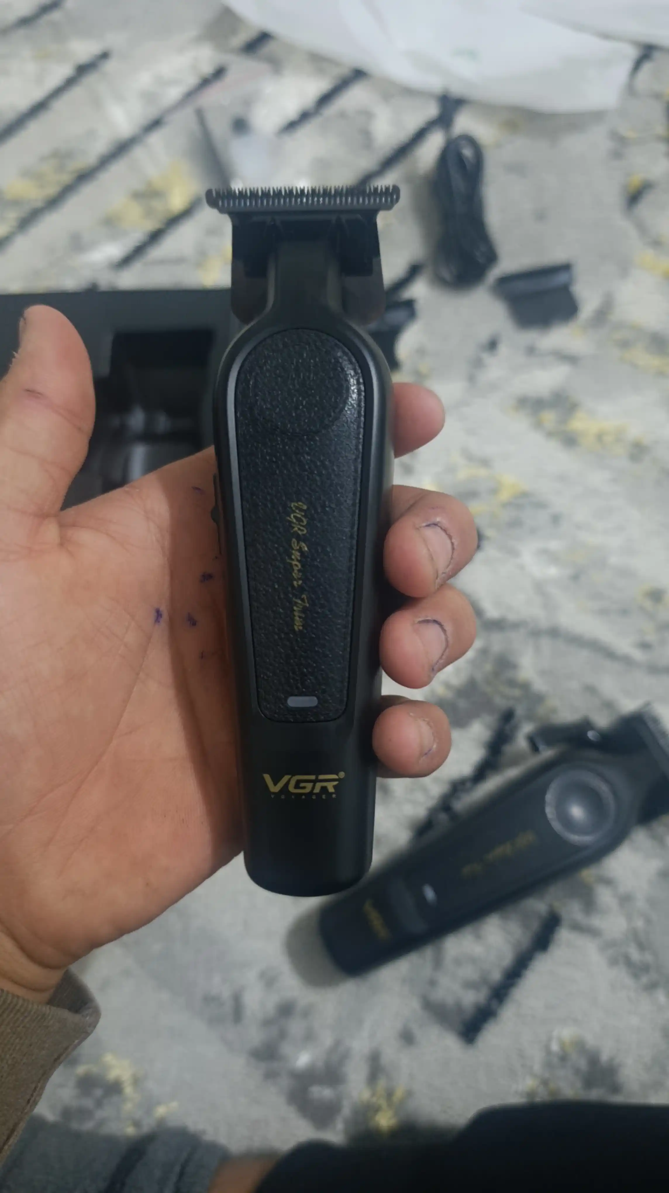 VGR dan professional sartaroshlar uchun professional 2 ta 1 ta soch turmaklash to'plami