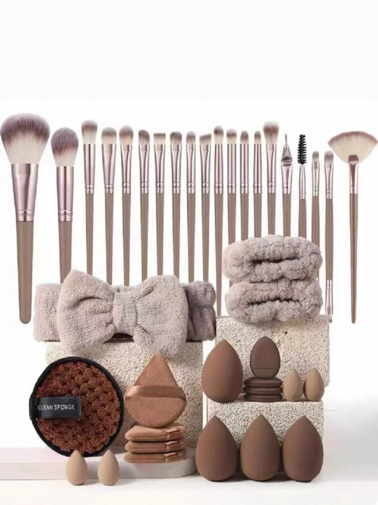 Kosmetik cho'tkalar va gubkalar to'plami, 42 dona