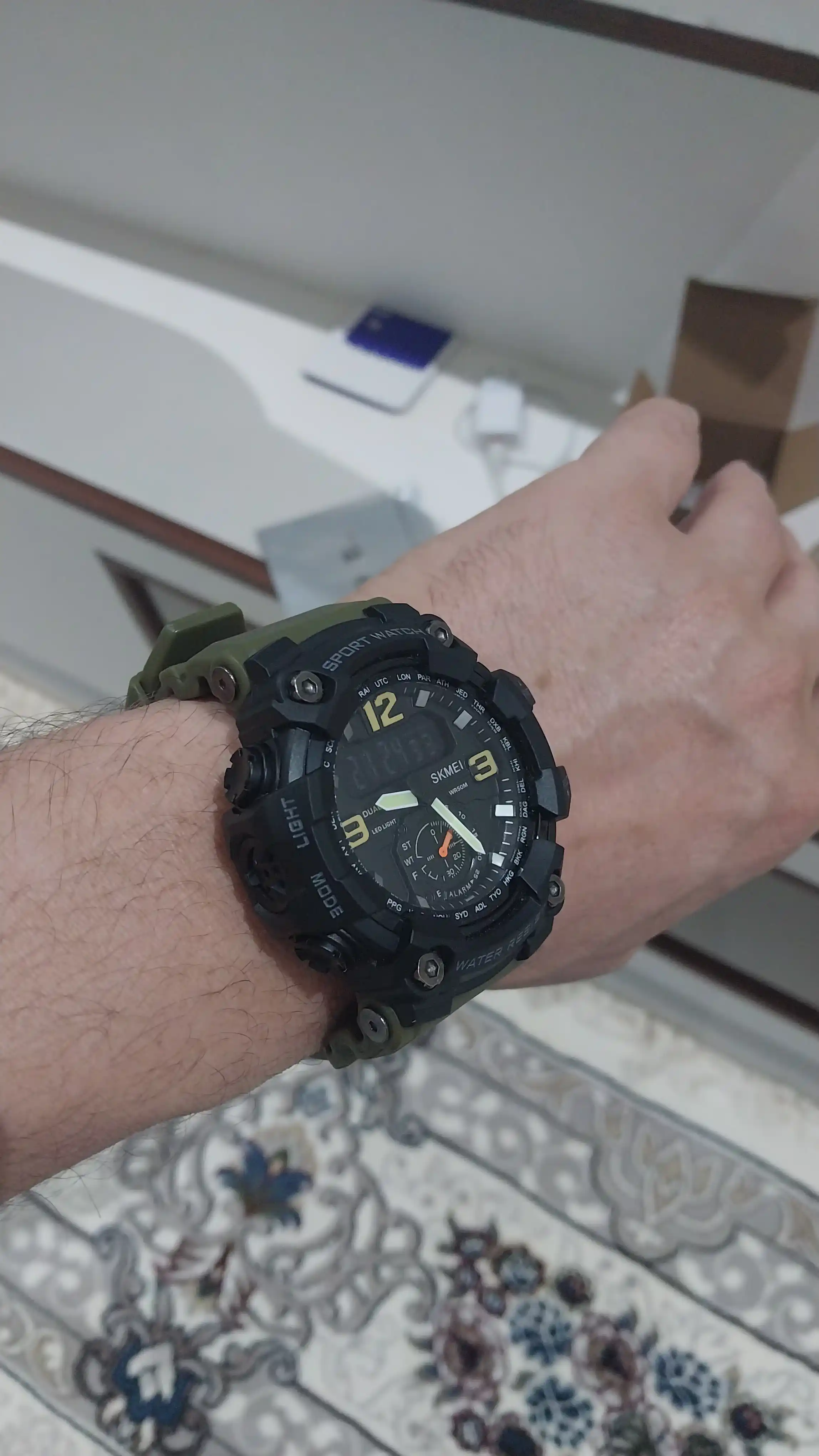 Sport qo'l soati Relojes Skmei, zarbaga bardoshli va suvo'tkazmas