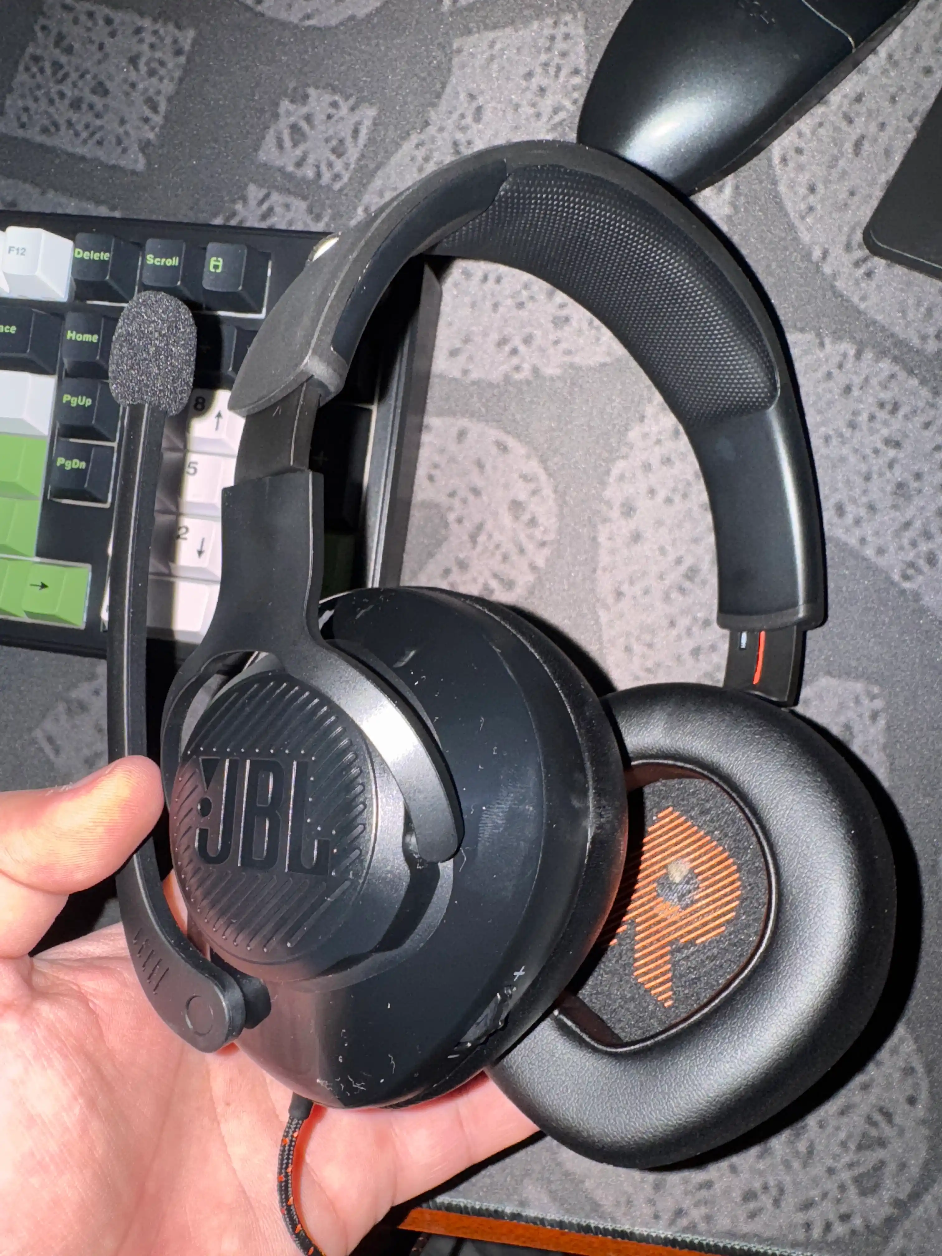 JBL Quantum 400 o‘yin garniturasi, mikrofon bilan (USB / Type-C)
