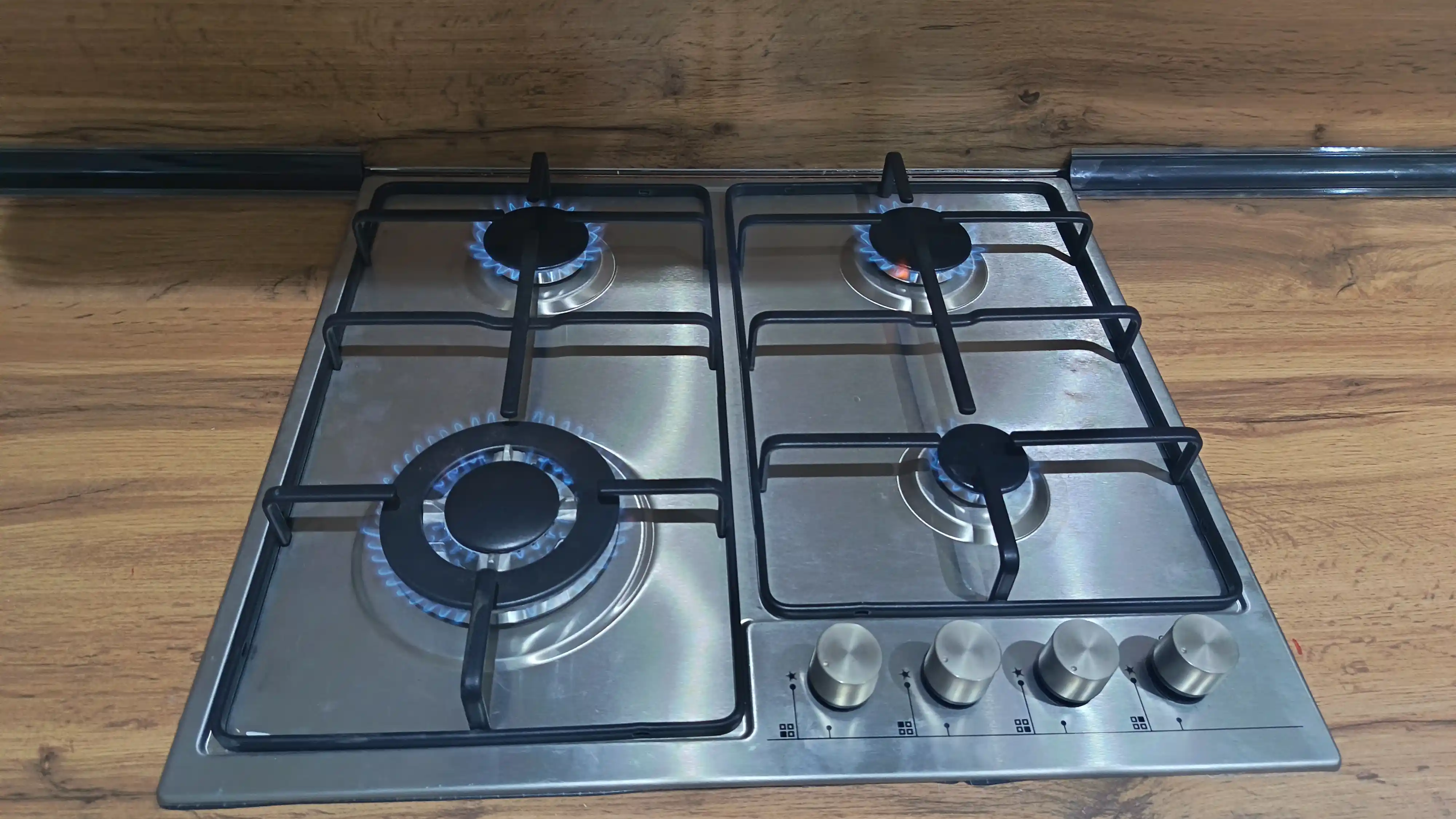 Gazli pishirish paneli Vitech Charon BD612MTS 3+1, 4 ta konforka, WOK-konforka