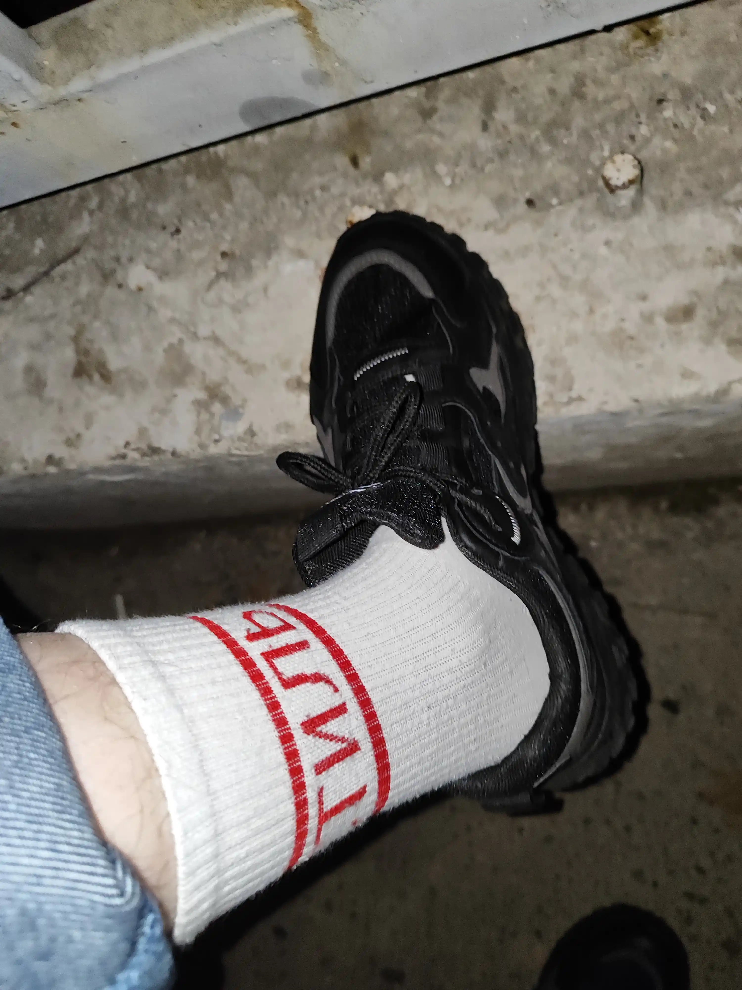 Erkaklar uchun demi-mavsumiy MIRS SHOES krossovkalari, baland taglikda, 1 o‘lchamga kichik
