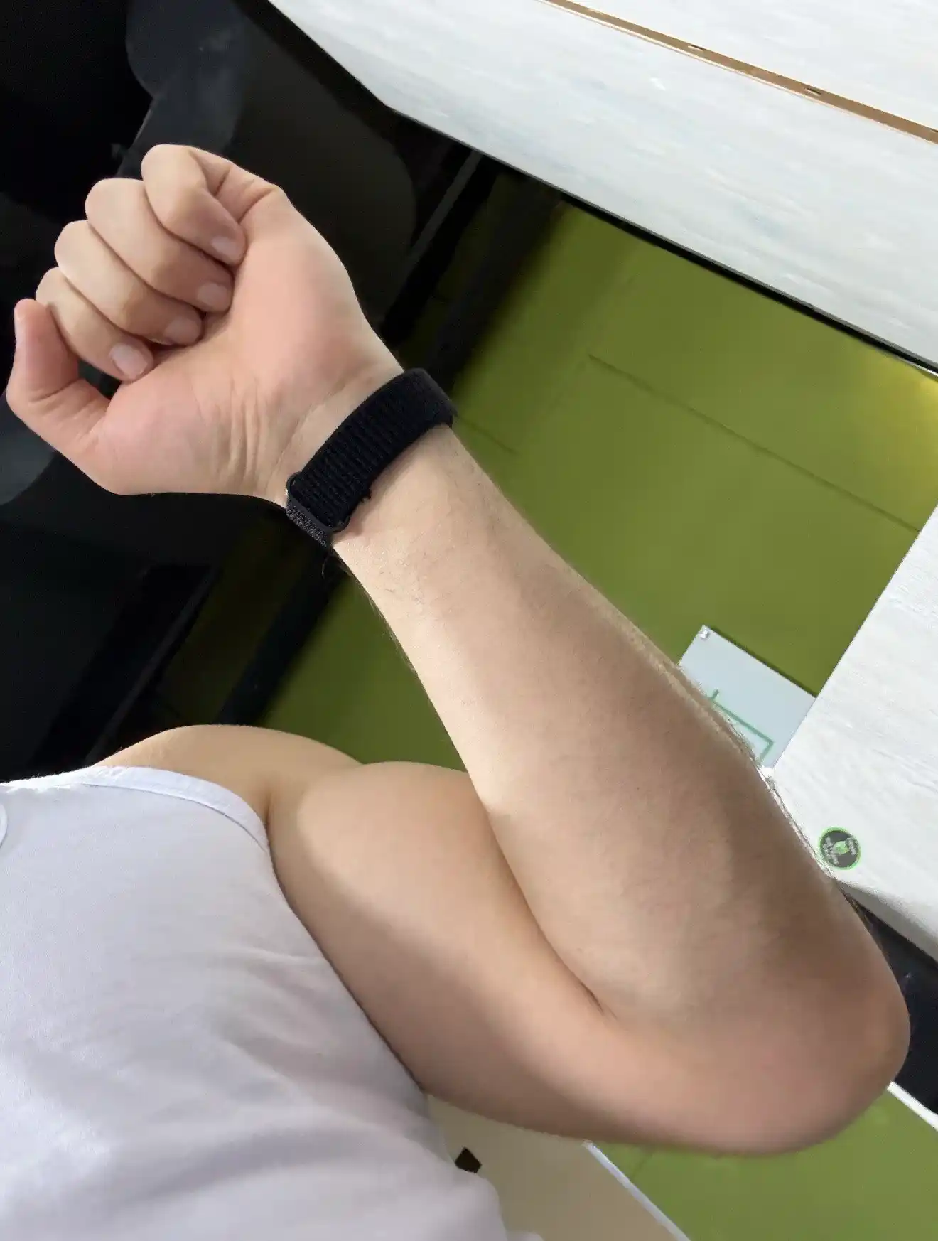 Фитнес-браслет Smart Bracelet — легкий удобный и с неограниченным доступом по подписке WHP