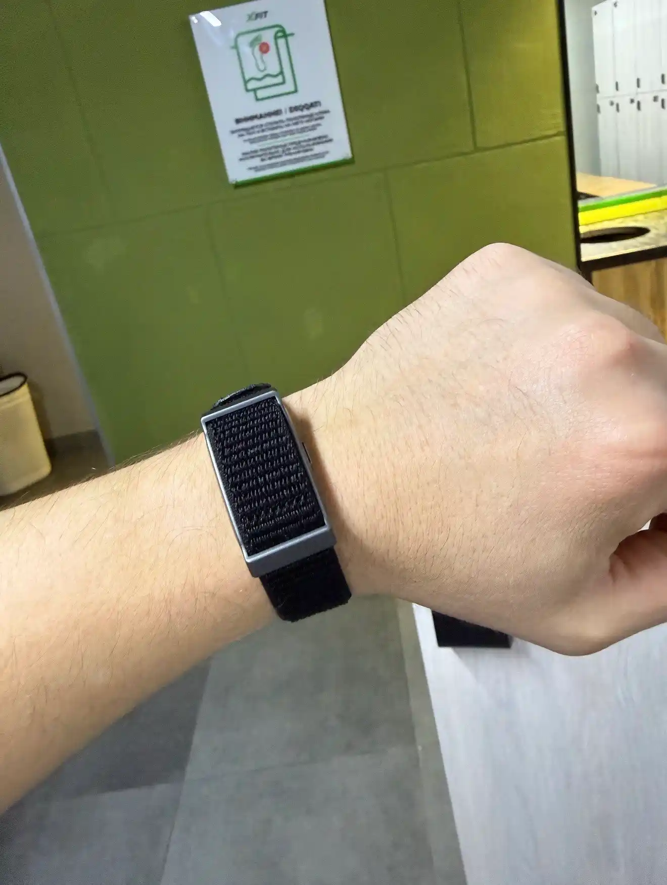 Фитнес-браслет Smart Bracelet — легкий удобный и с неограниченным доступом по подписке WHP