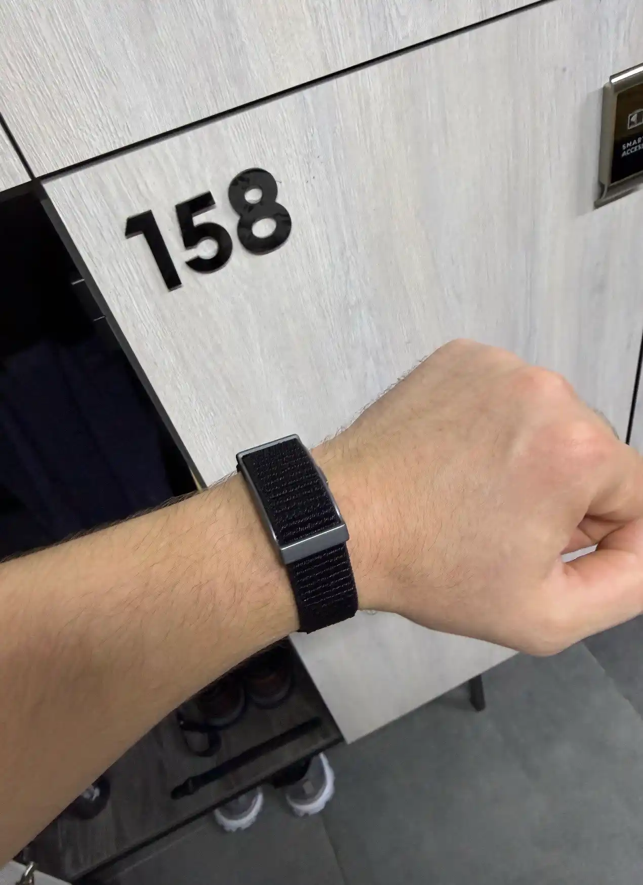 Фитнес-браслет Smart Bracelet — легкий удобный и с неограниченным доступом по подписке WHP