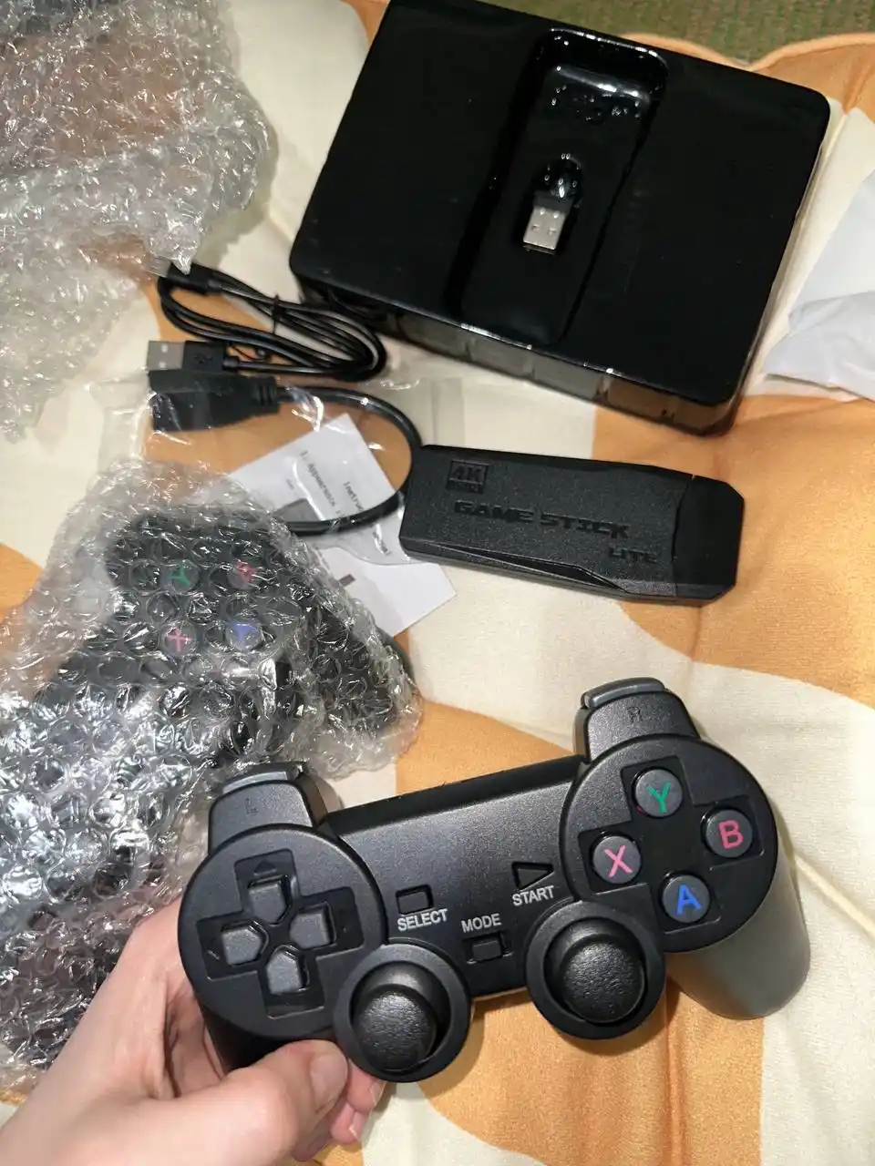Игровая приставка для ТВ, D90 Game Stick 64 GB, 4k Ultra HD, 2 геймпада, 20000 игр