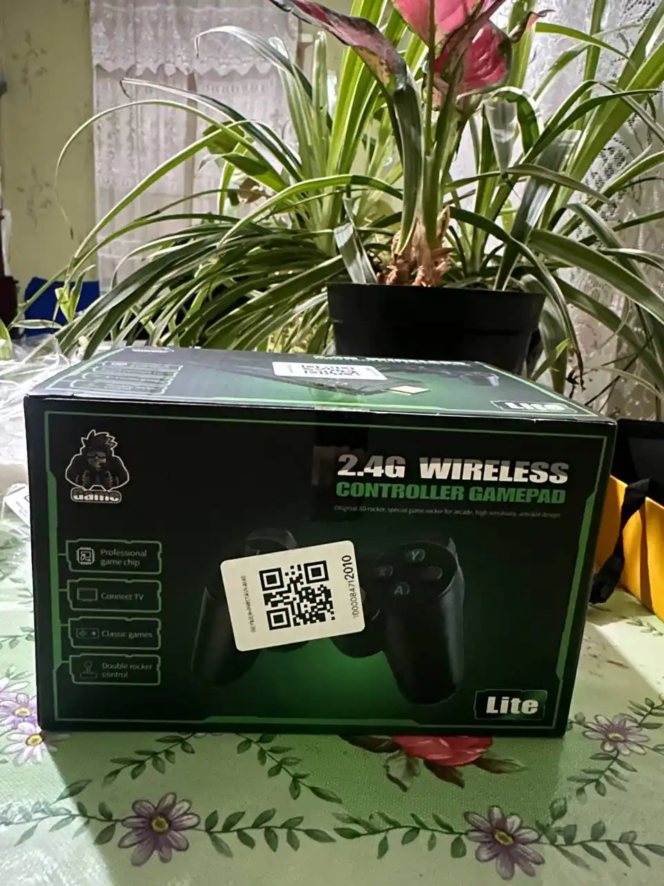 Игровая приставка для ТВ, D90 Game Stick 64 GB, 4k Ultra HD, 2 геймпада, 20000 игр