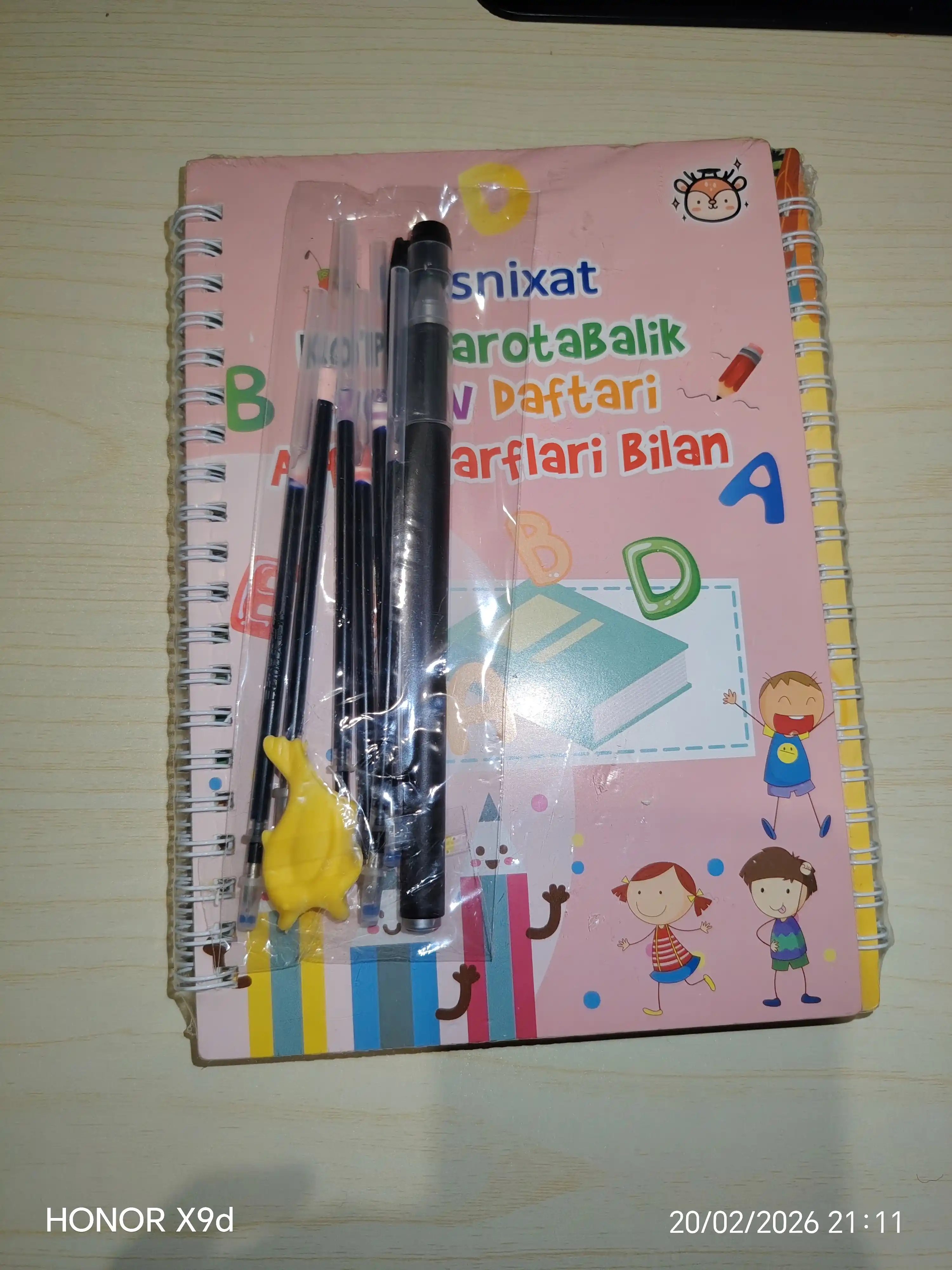 Sehrli yozuv daftari ingliz va 4 xil tilida, qayta foydalaniladigan, arab, ingliz, o'zbek