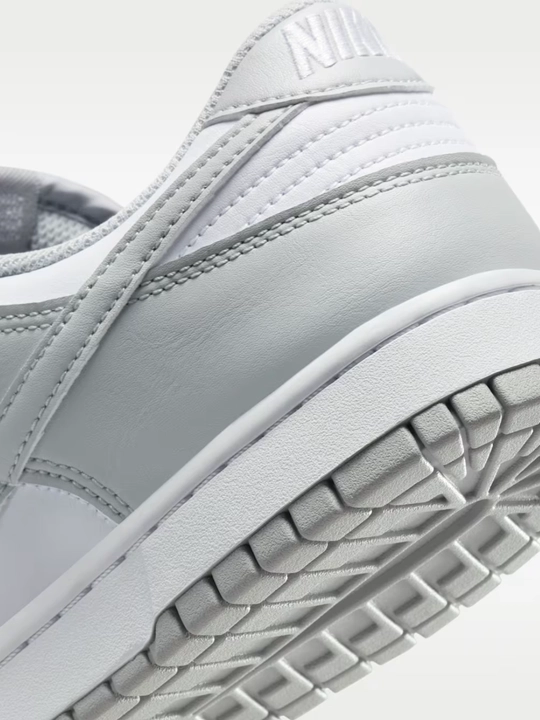 Erkaklar va ayollar krossovkalari - Nike SB Dunk Low Junior, uniseks