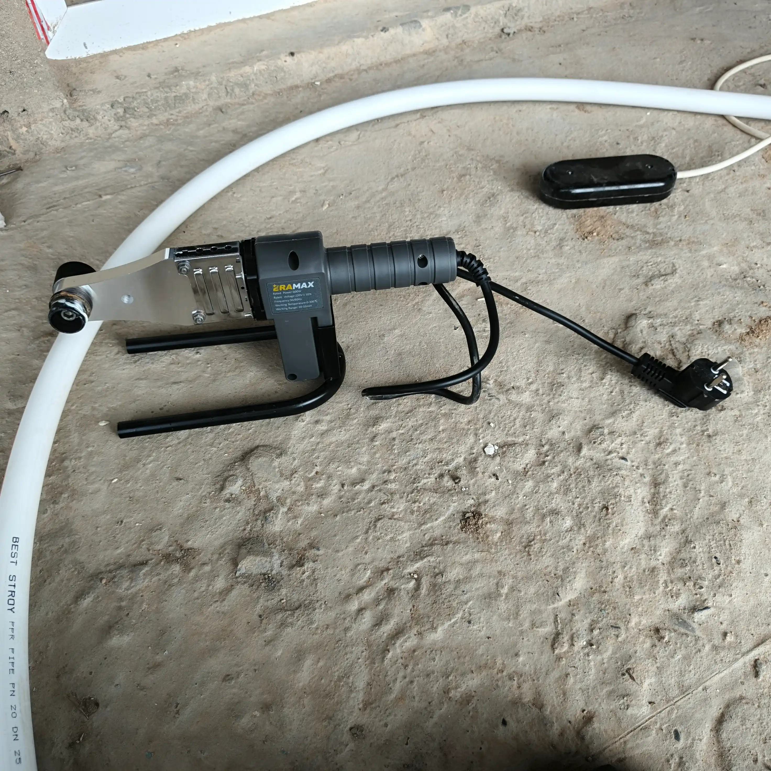 Elektr payvandlovchi, plastik quvurlar uchun dazmol professionalni ERAMAX