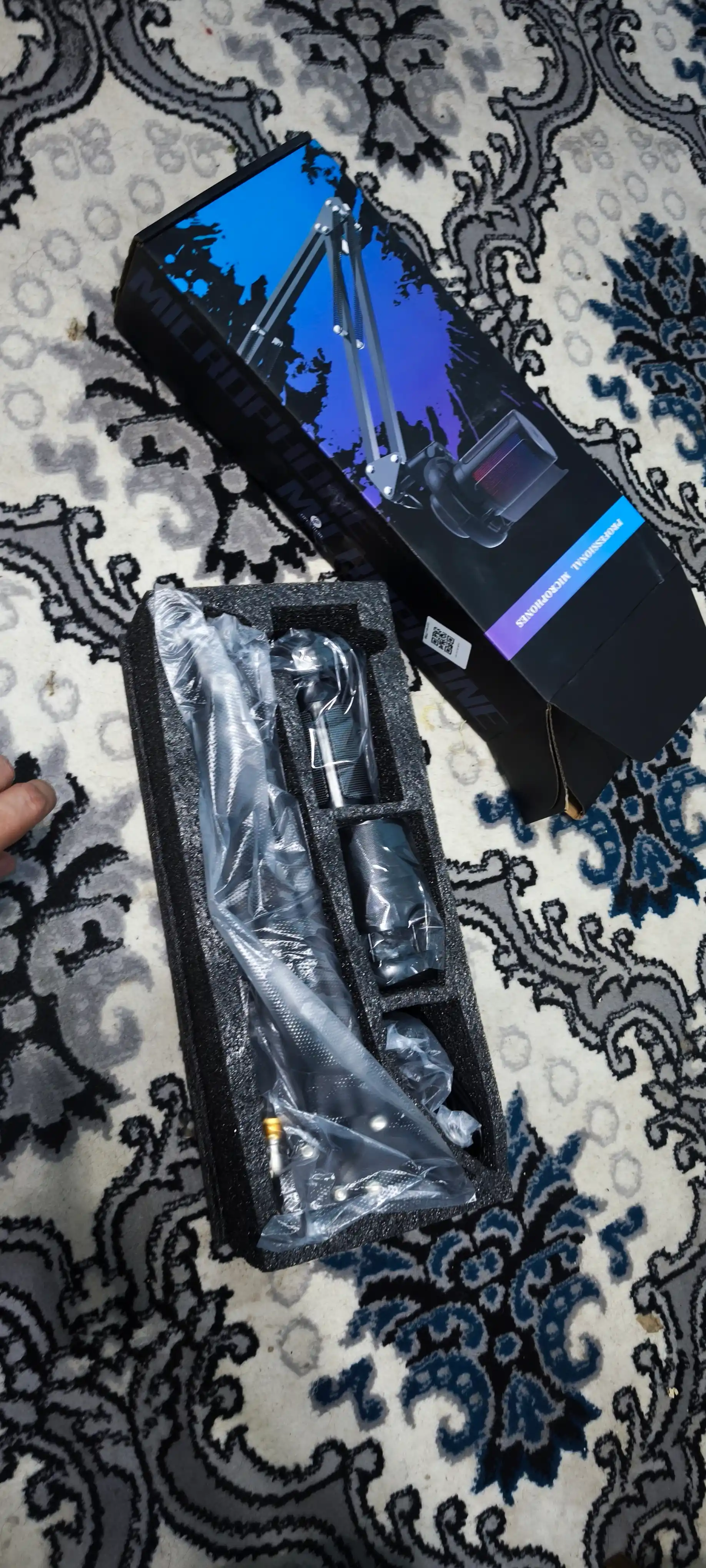Микрофон конденсаторный игровой с подсветкой RGB с кронштейном, с поп-фильтром для стримов