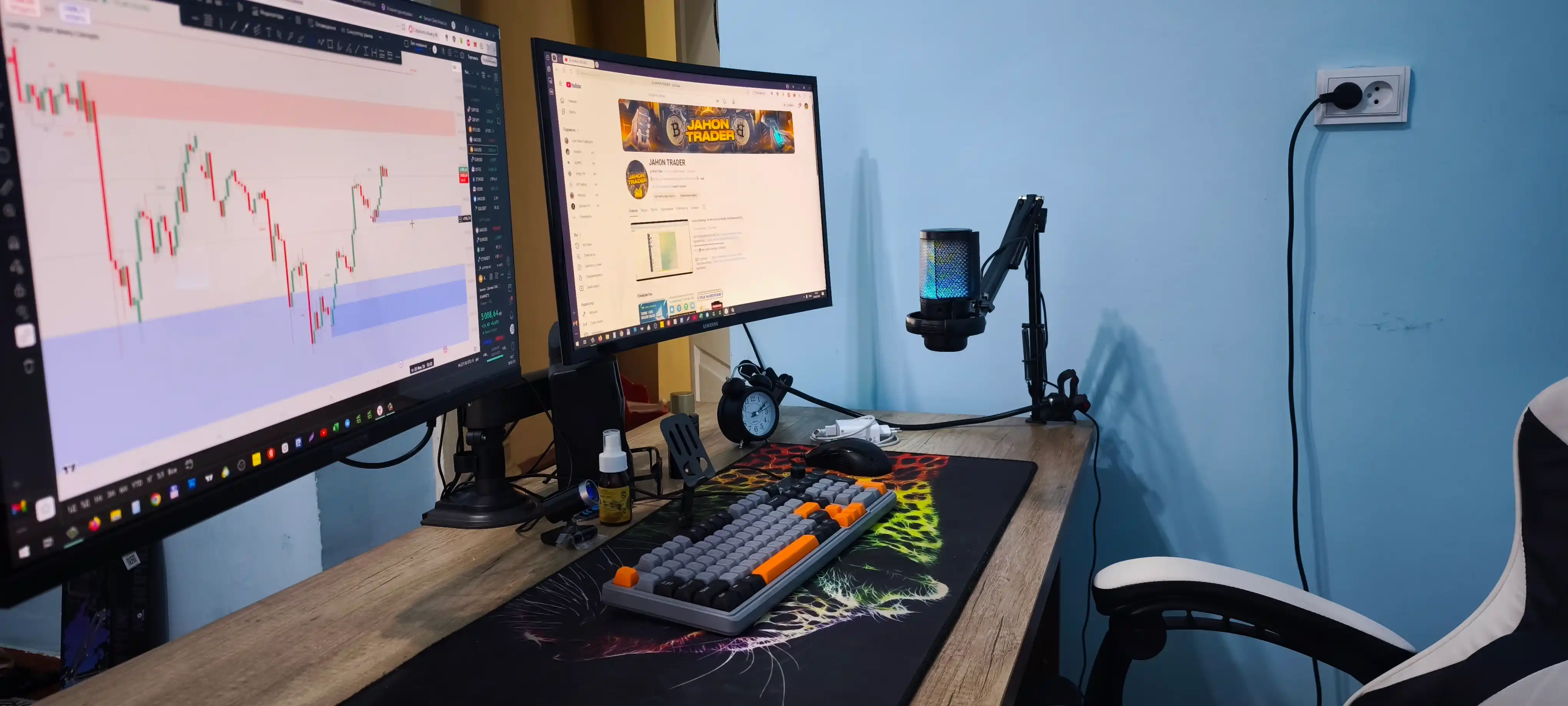 Микрофон конденсаторный игровой с подсветкой RGB с кронштейном, с поп-фильтром для стримов