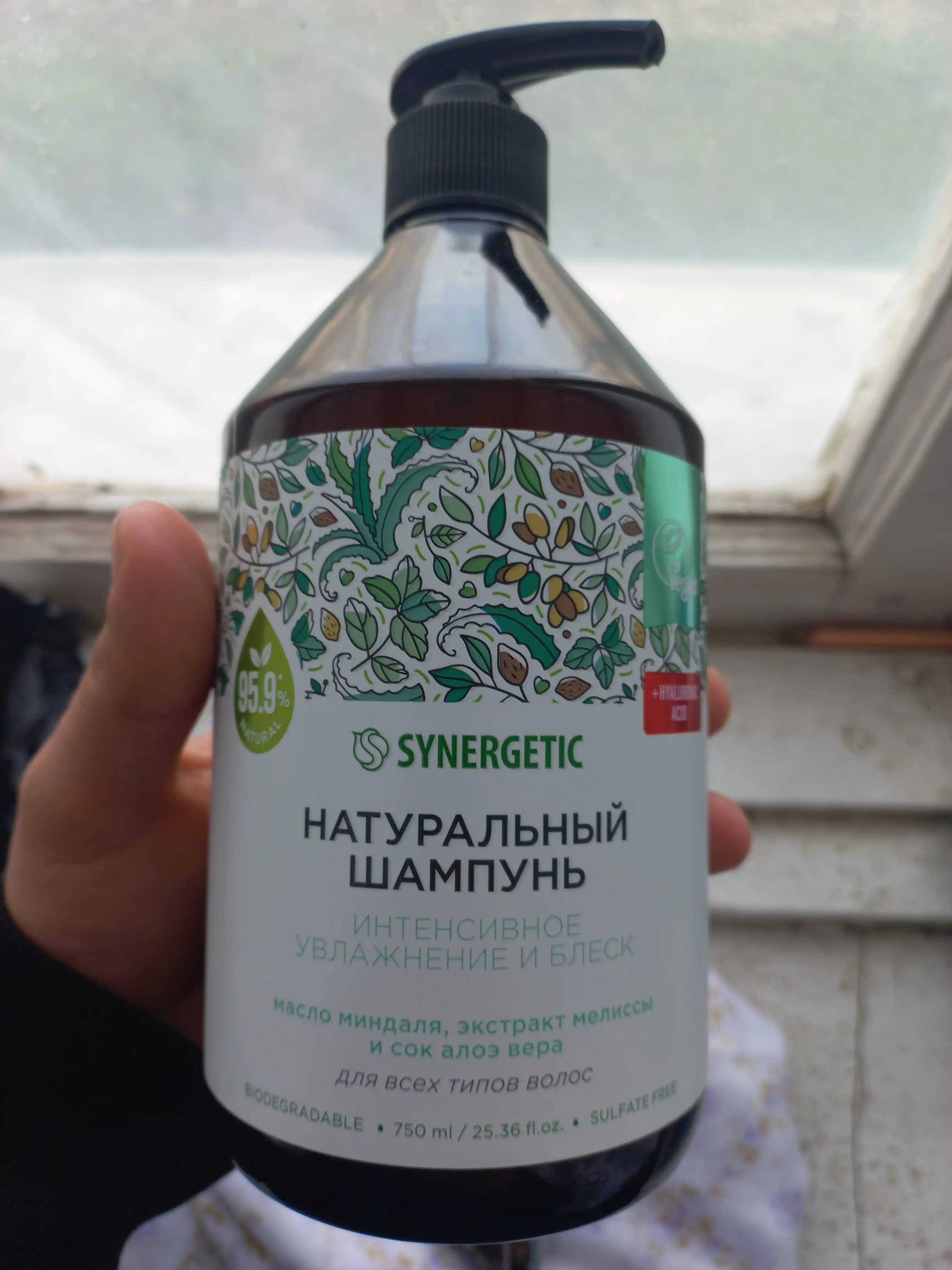 Бессульфатный шампунь SYNERGETIC "Интенсивное увлажнение и блеск", 750 мл