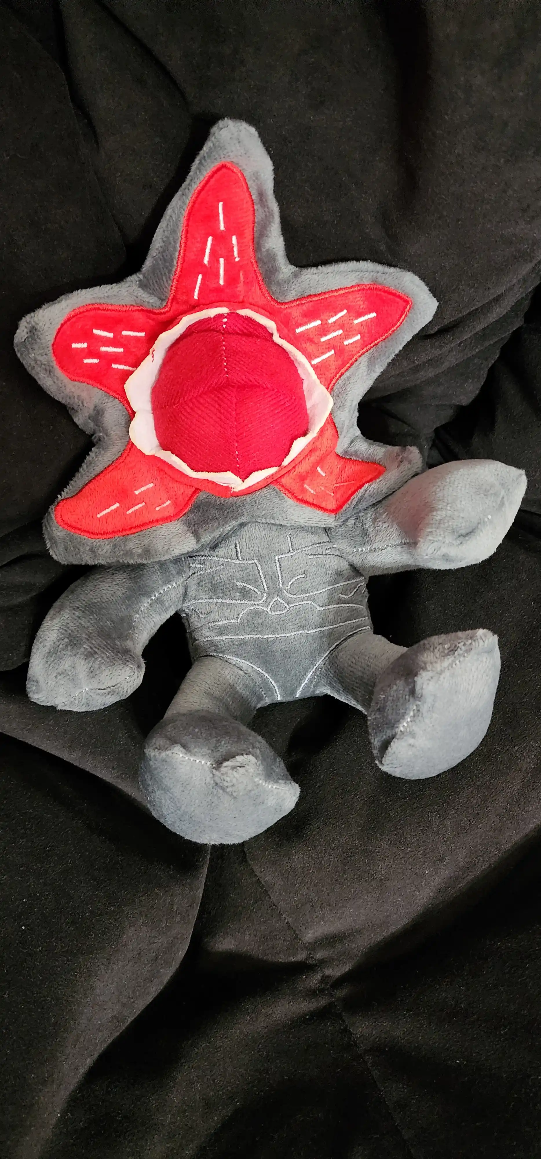 To'ldirilgan o'yinchoqlar Vecna va Demogorgon Stranger Things, OSD monsterlar