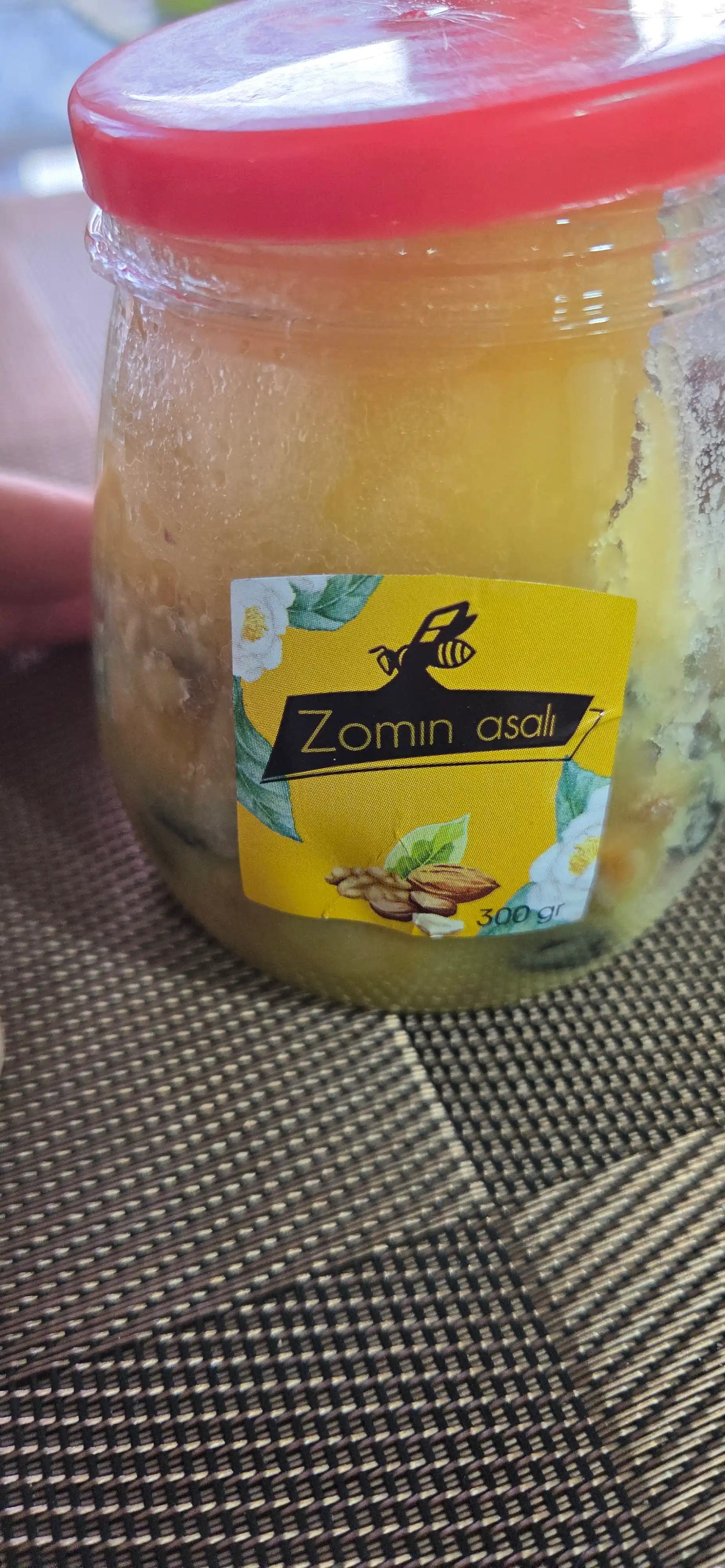 Yong'oqli asal Zomin, 330 g