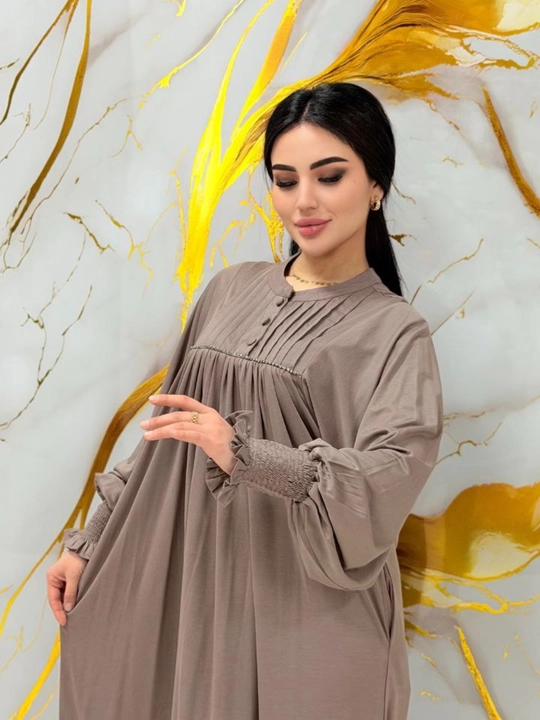 Ayollar uchun islomiy uslubdagi keng kesimli uzun abaya libosi hijob bilan mos