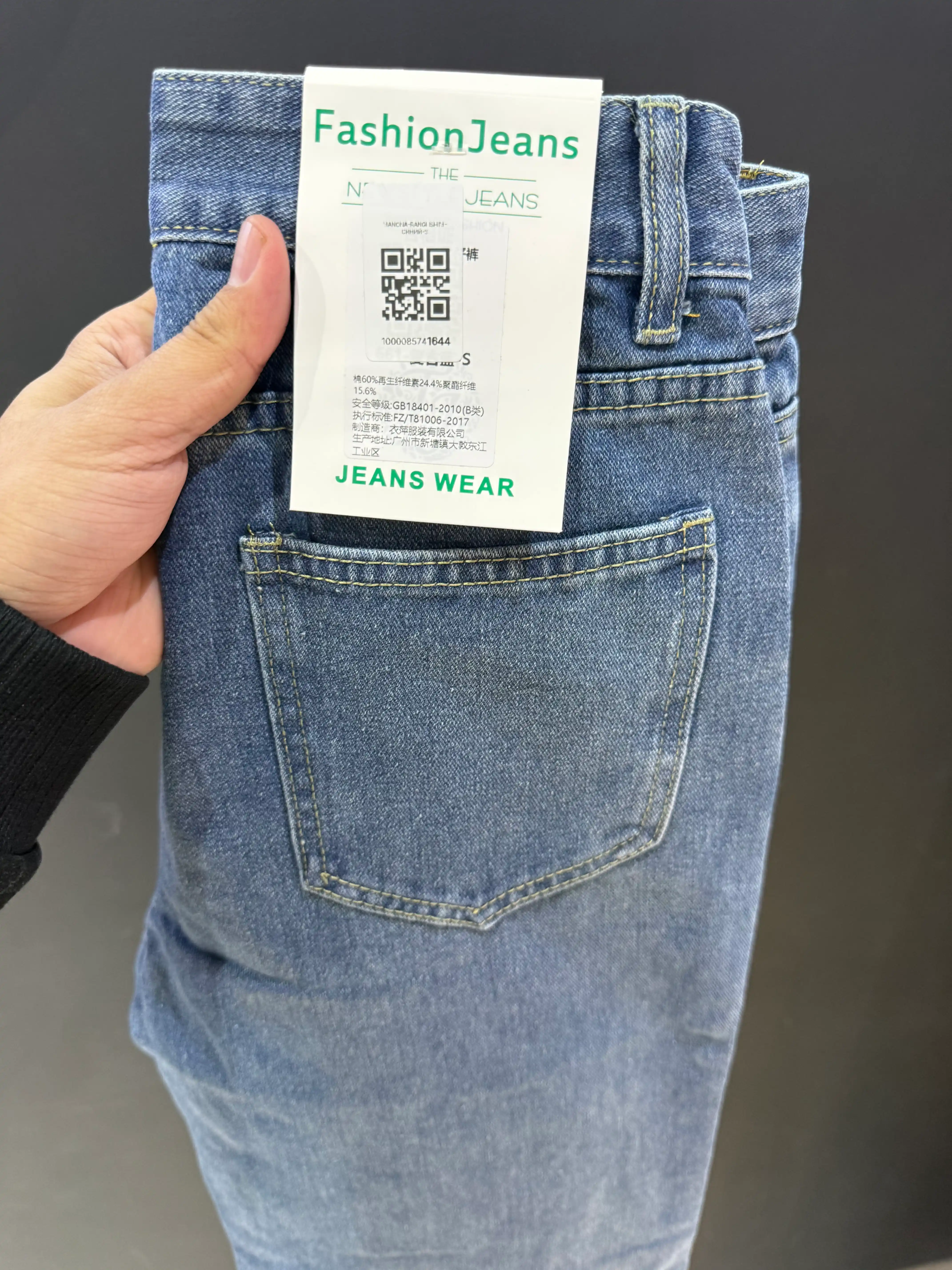 Ayollar uchun baland belli mom jeans – turli rangdagi denim shimlar, jinsi shimlar