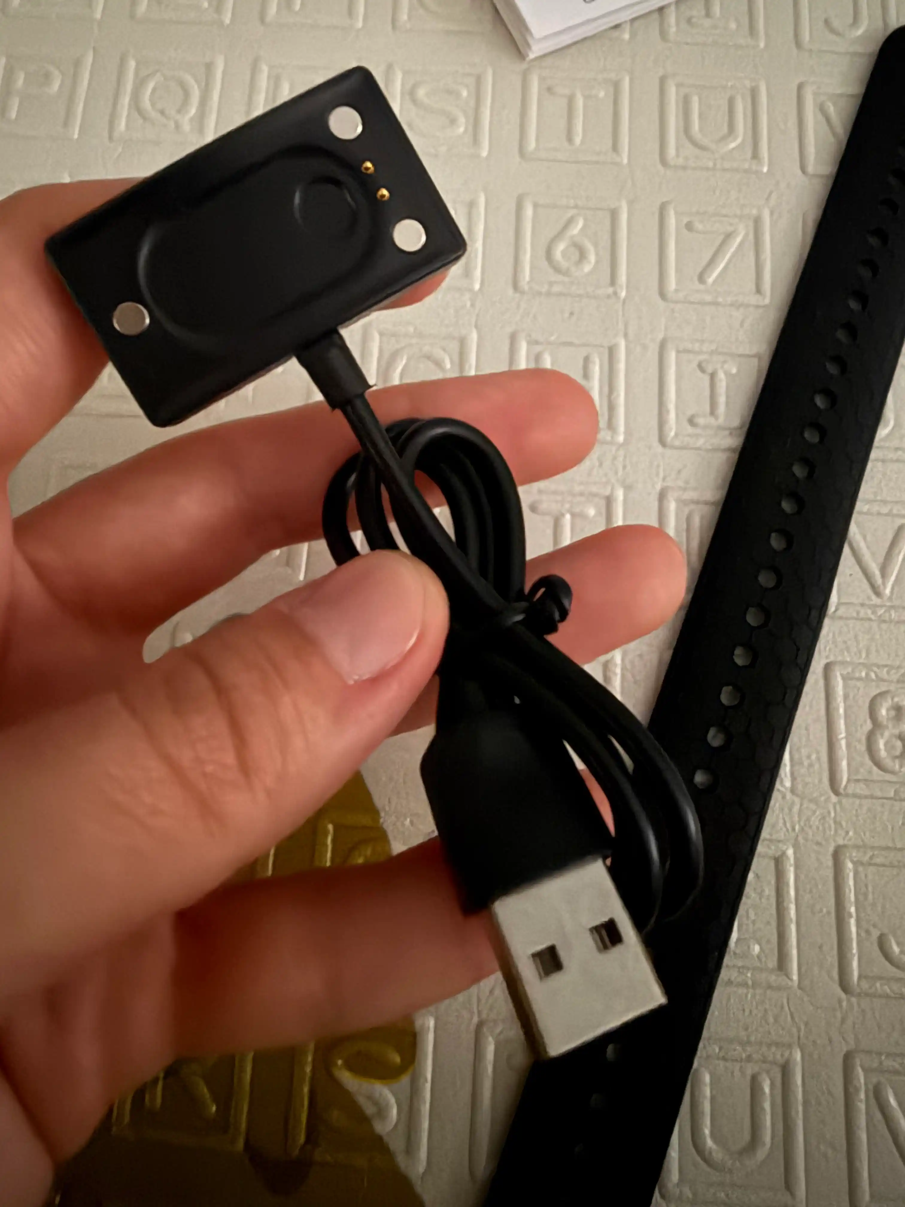 Фитнес-браслет Smart Bracelet — легкий удобный и с неограниченным доступом по подписке WHP