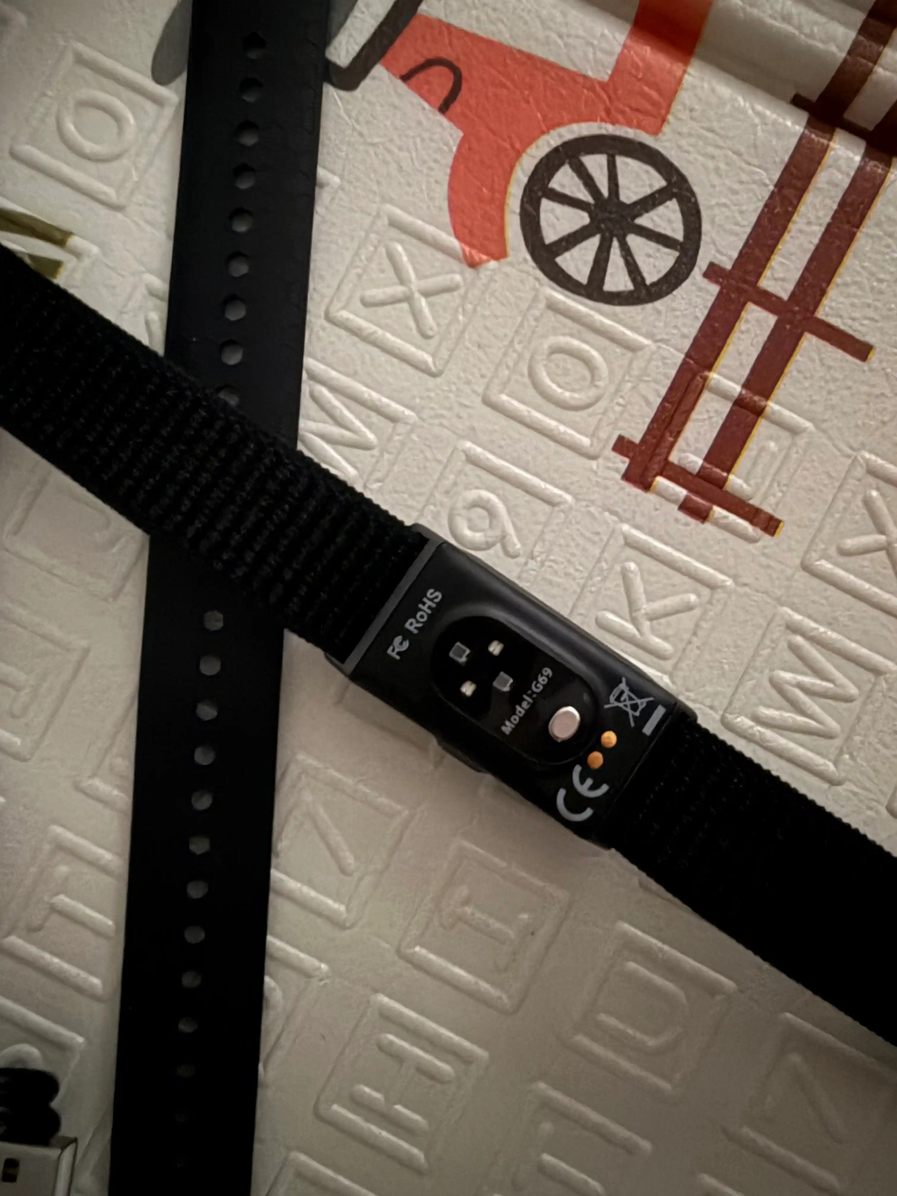 Фитнес-браслет Smart Bracelet — легкий удобный и с неограниченным доступом по подписке WHP