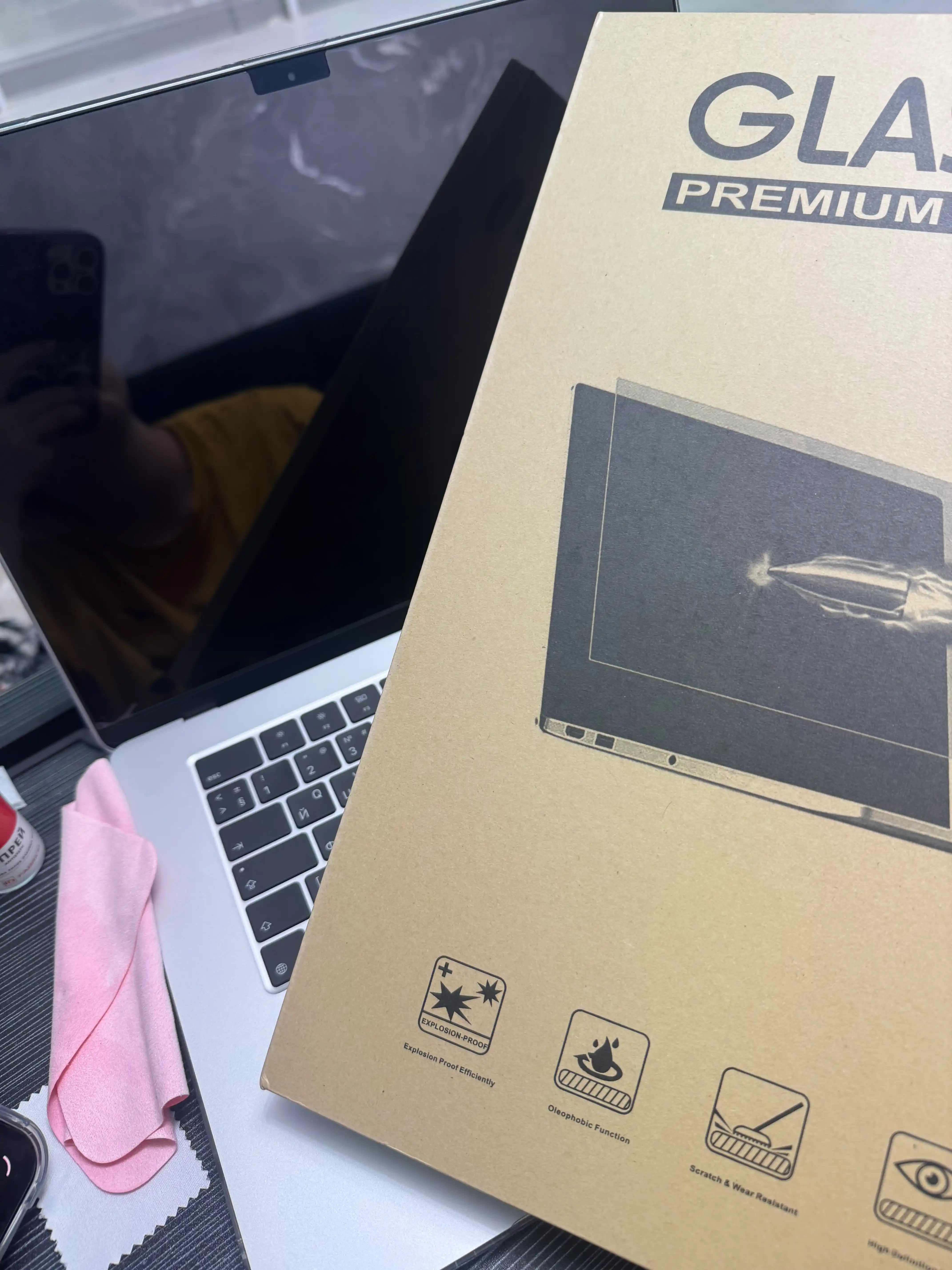 Apple MacBook Neo/Air/Pro (13–16) uchun yuqori sifatli ekran himoya oynasi – Glass Pro