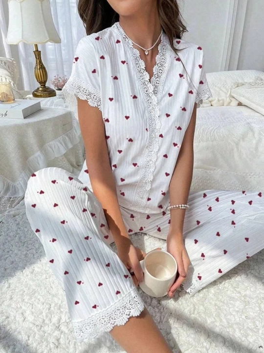 Ayollar uy kiyimi, yurak shaklidagi oq pijama, bahor-yoz uchun