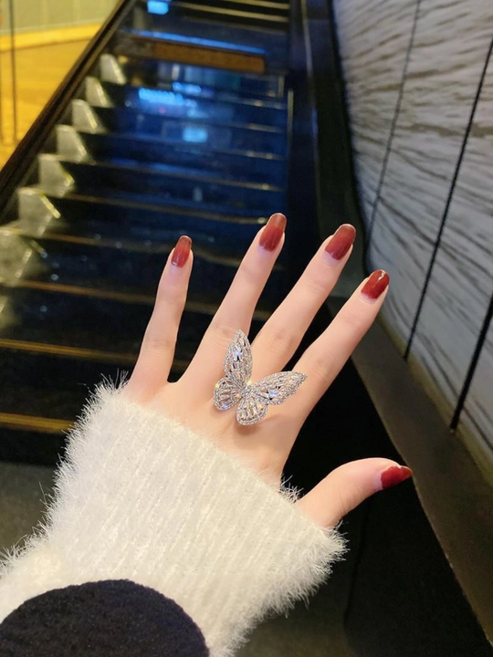 Fianitli «Golden Butterfly» halqasi. Tartibga solinadigan o’lcham 16-19. Premium dizayn