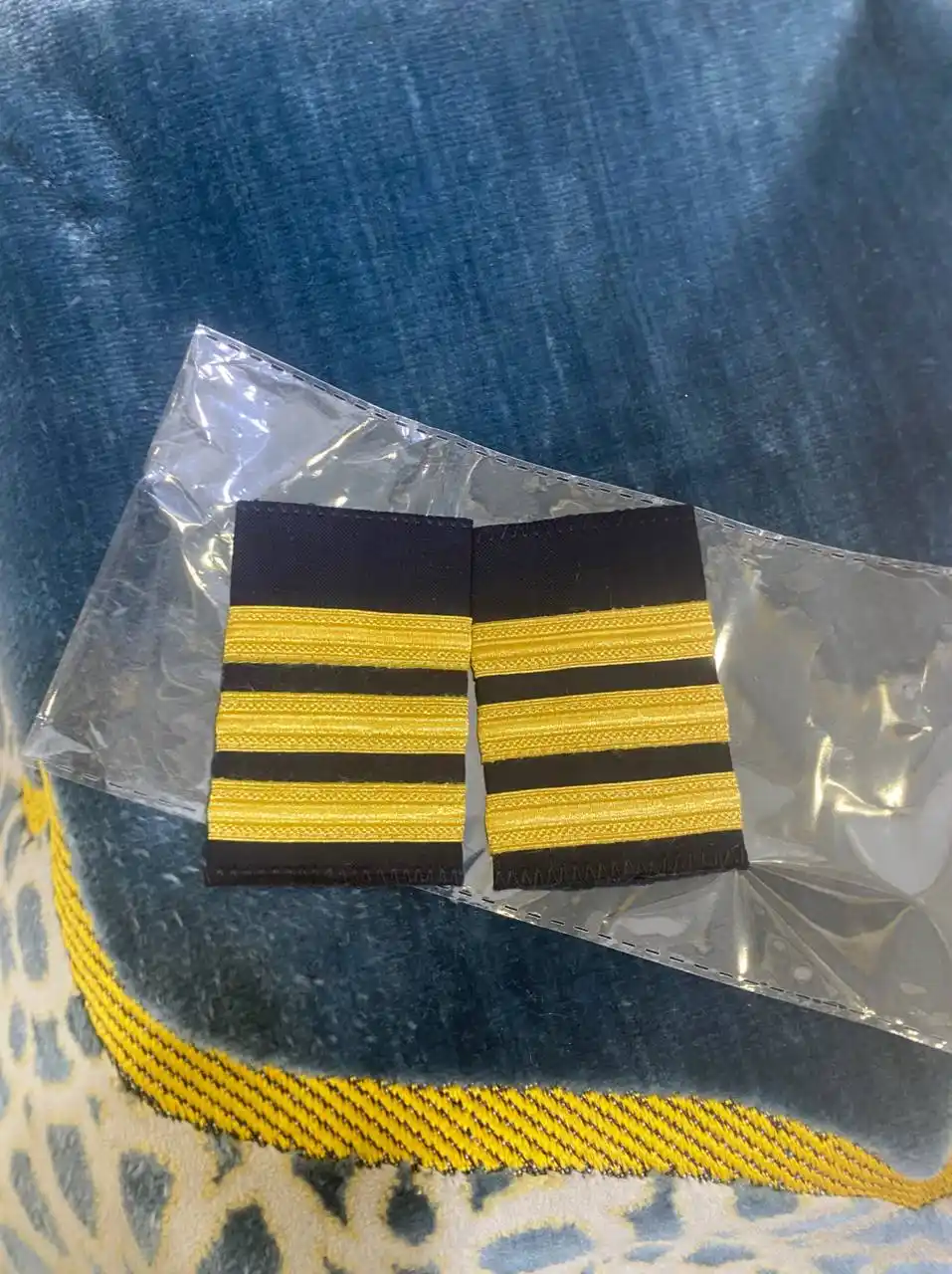 Pilot Pogoni – 3 Liniyali Qora/Oltin, juft