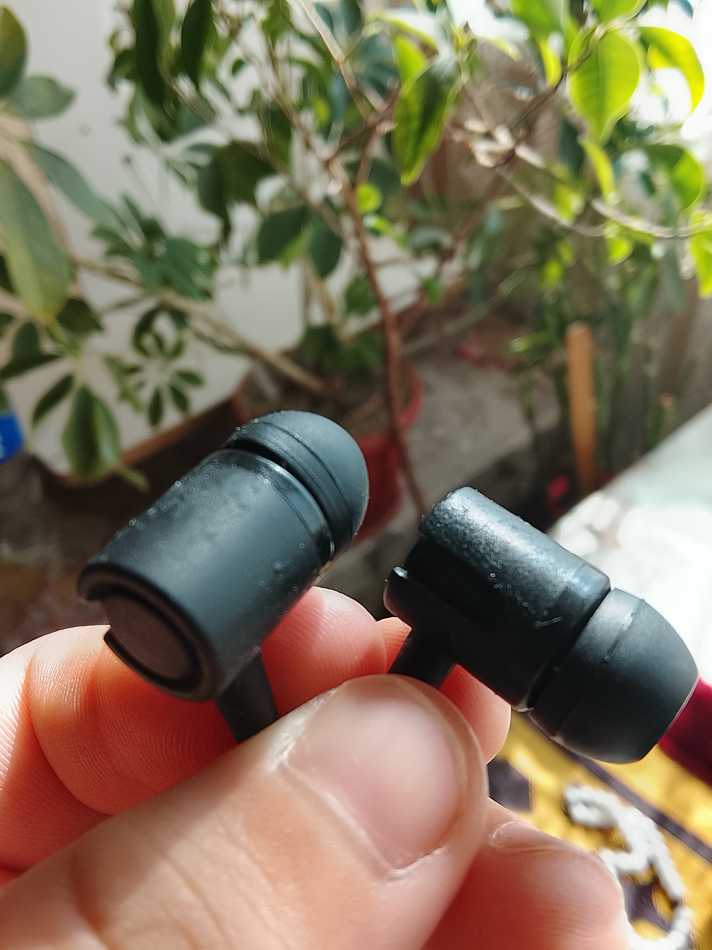 Simli Samsung, RedMi vakuumli quloqchinlari, mikrofonli