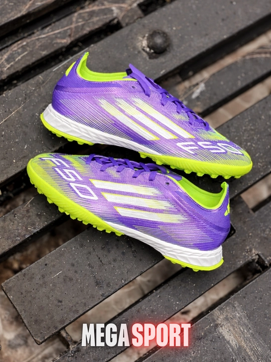 Футбольные бутсы Adidas F50 TF, легкая и удобная модель