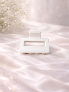Светло-жёлтый
