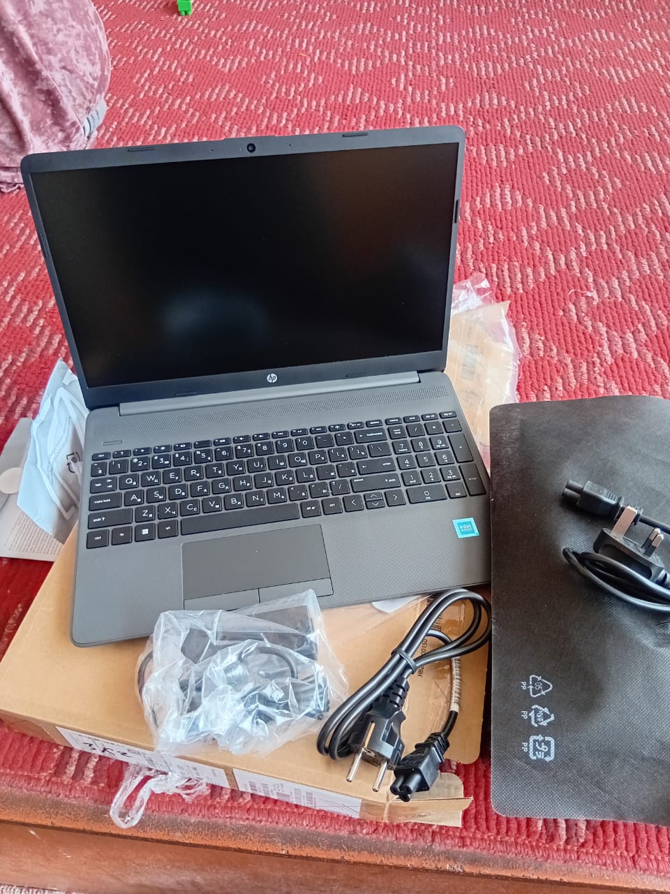 HP — AMD Athlon Silver 7120U, 8 GB DDR5, 512 GB SSD, 15.6″ FHD, Windows 11 Pro, Silver