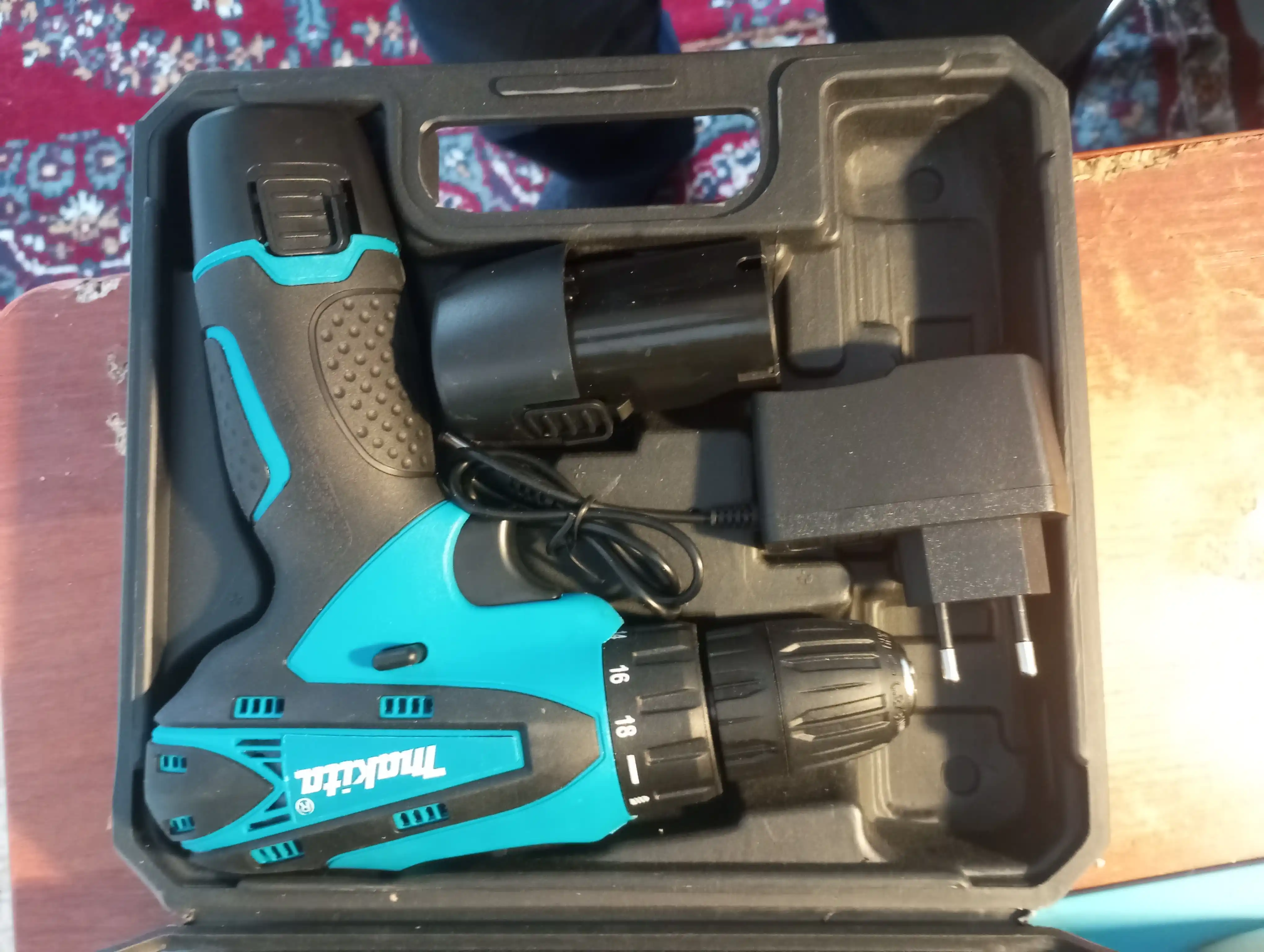 Makita 12V akkumulyatorli drel-shurupovyort, 2 ta AKB, 800 W, 1300 ob/min