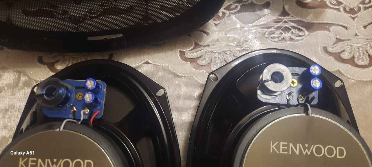 Колонка Kenwood — это та же знаменитая легенда Kfc-hq 718 Bass 2 голоса чистые