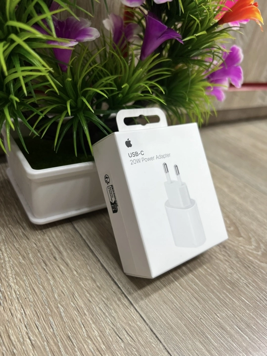 Зарядка для iPhone 20W быстрое зарядное устройство USB-C iPhone 11 ,12,13,14,15,16,17